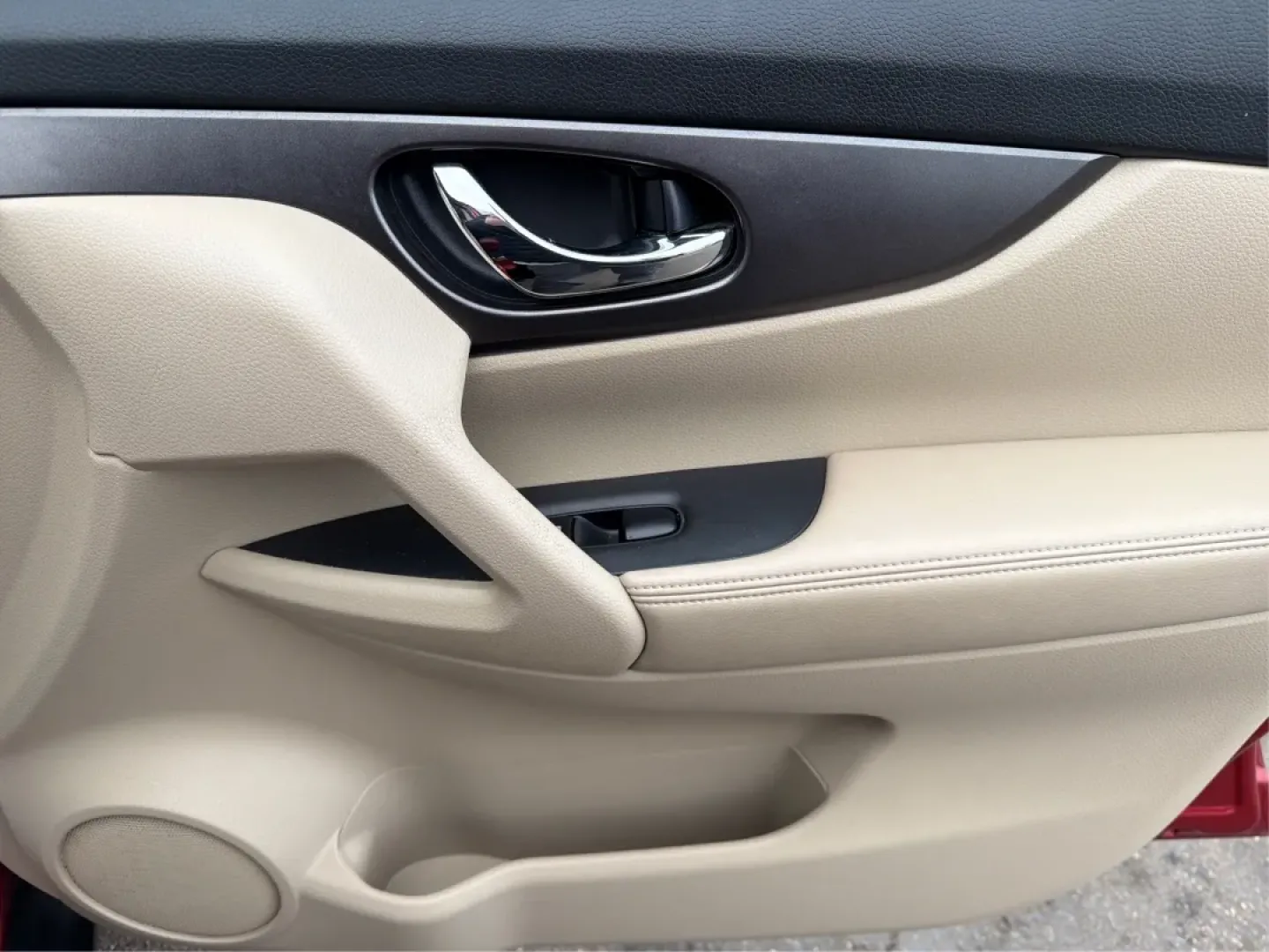 2015 Nissan Rogue S (KNMAT2MT8FP) with an 2.5L I-4 DOHC engine, Continuously Variable Transmission transmission, located at 880 E. National Road, Vandalia, OH, 45377, (937) 908-9800, 39.891918, -84.183594 - **Discover Your Next Adventure with the 2015 Nissan Rogue at Advantage Car and Credit - Piqua**<br /> <br /> Are you ready to elevate your family outings, weekend getaways, or daily commutes? Look no further than the stunning 2015 Nissan Rogue, available now at Advantage Car and Credit, your trusted - Photo#18