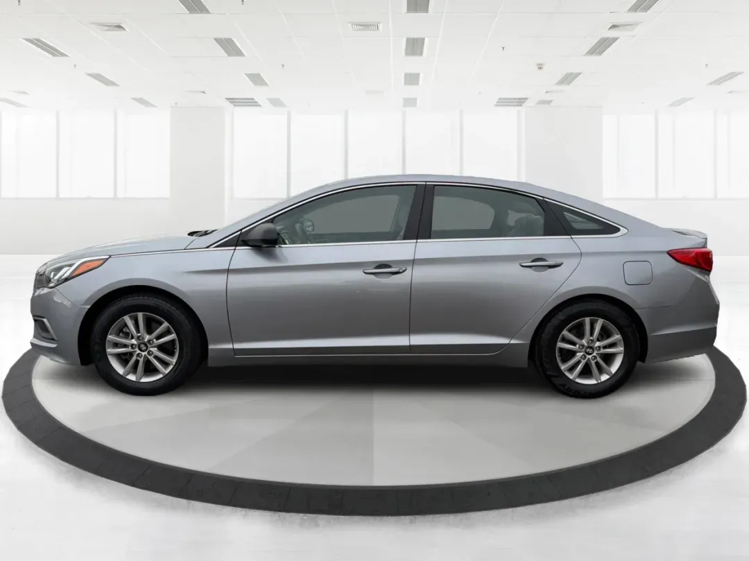 2017 Hyundai Sonata Base (5NPE24AF8HH) with an Other engine, located at 4508 South Dixie Dr, Moraine, OH, 45439, (937) 908-9800, 39.689976, -84.218452 - ### Drive Your Dream: 2017 Hyundai Sonata Perfect for Families and Commuters Alike!<br /> <br /> Looking for a reliable sedan that fits seamlessly into your busy lifestyle? The 2017 Hyundai Sonata is here to make every drive a pleasure, whether you're commuting to work, shuttling kids to soccer pra - Photo#5