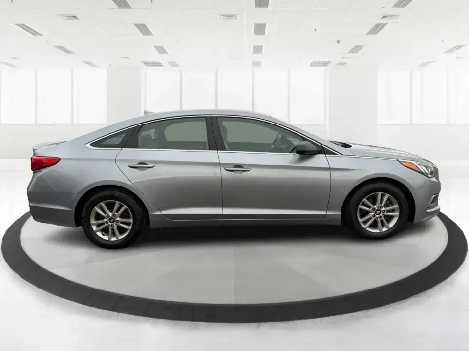 2017 Hyundai Sonata Base (5NPE24AF8HH) with an 2.4L L4 DOHC 16V engine, 7A transmission, located at 4508 South Dixie Dr, Moraine, OH, 45439, (937) 908-9800, 39.689976, -84.218452 - ### Drive Your Dream: 2017 Hyundai Sonata Perfect for Families and Commuters Alike!<br /> <br /> Looking for a reliable sedan that fits seamlessly into your busy lifestyle? The 2017 Hyundai Sonata is here to make every drive a pleasure, whether you're commuting to work, shuttling kids to soccer pra - Photo#1