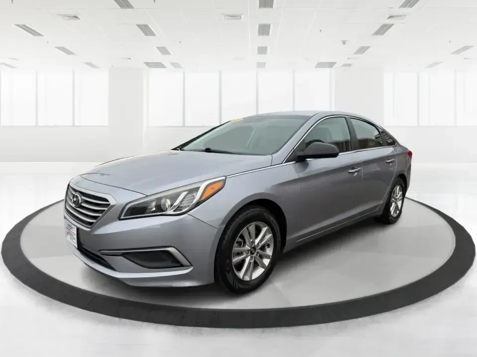 2017 Hyundai Sonata Base (5NPE24AF8HH) with an 2.4L L4 DOHC 16V engine, 7A transmission, located at 4508 South Dixie Dr, Moraine, OH, 45439, (937) 908-9800, 39.689976, -84.218452 - ### Drive Your Dream: 2017 Hyundai Sonata Perfect for Families and Commuters Alike!<br /> <br /> Looking for a reliable sedan that fits seamlessly into your busy lifestyle? The 2017 Hyundai Sonata is here to make every drive a pleasure, whether you're commuting to work, shuttling kids to soccer pra - Photo#8