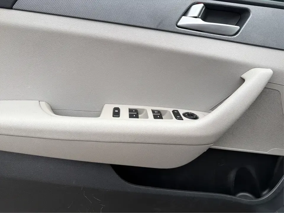 2017 Hyundai Sonata Base (5NPE24AF8HH) with an 2.4L L4 DOHC 16V engine, 7A transmission, located at 4508 South Dixie Dr, Moraine, OH, 45439, (937) 908-9800, 39.689976, -84.218452 - ### Drive Your Dream: 2017 Hyundai Sonata Perfect for Families and Commuters Alike!<br /> <br /> Looking for a reliable sedan that fits seamlessly into your busy lifestyle? The 2017 Hyundai Sonata is here to make every drive a pleasure, whether you're commuting to work, shuttling kids to soccer pra - Photo#17