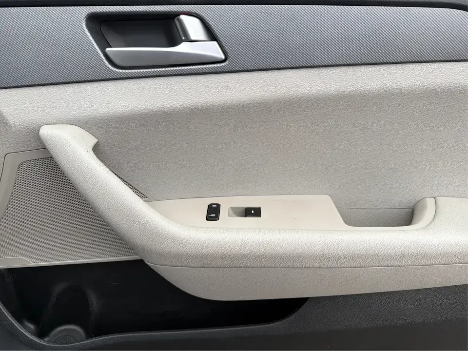 2017 Hyundai Sonata Base (5NPE24AF8HH) with an 2.4L L4 DOHC 16V engine, 7A transmission, located at 4508 South Dixie Dr, Moraine, OH, 45439, (937) 908-9800, 39.689976, -84.218452 - ### Drive Your Dream: 2017 Hyundai Sonata Perfect for Families and Commuters Alike!<br /> <br /> Looking for a reliable sedan that fits seamlessly into your busy lifestyle? The 2017 Hyundai Sonata is here to make every drive a pleasure, whether you're commuting to work, shuttling kids to soccer pra - Photo#18