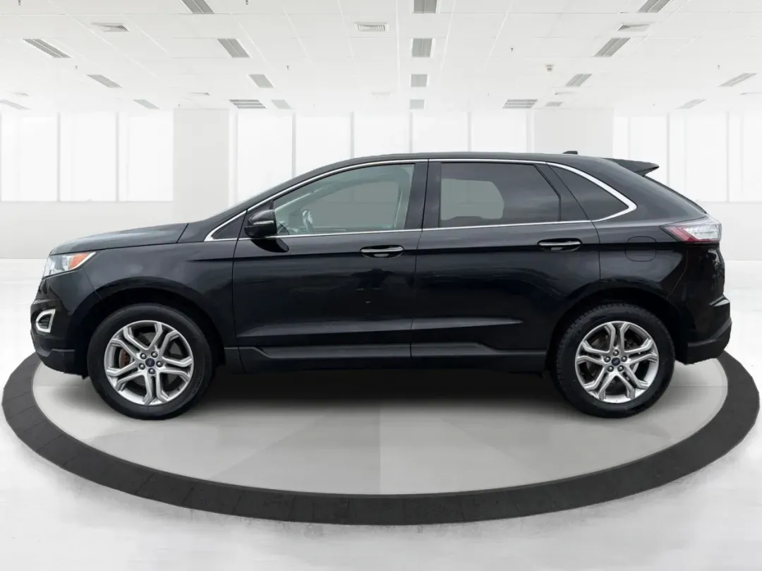 2017 Ford Edge Titanium (2FMPK4K92HB) with an Other engine, located at 4508 South Dixie Dr, Moraine, OH, 45439, (937) 908-9800, 39.689976, -84.218452 - **Unleash Adventure with the 2017 Ford Edge Titanium at Advantage Car and Credit Moraine! Experience Comfort, Style, and Affordability!**<br /> <br /> Are you searching for the perfect SUV to enhance your family adventures or accommodate your daily commute in style? Look no further than this stunni - Photo#5