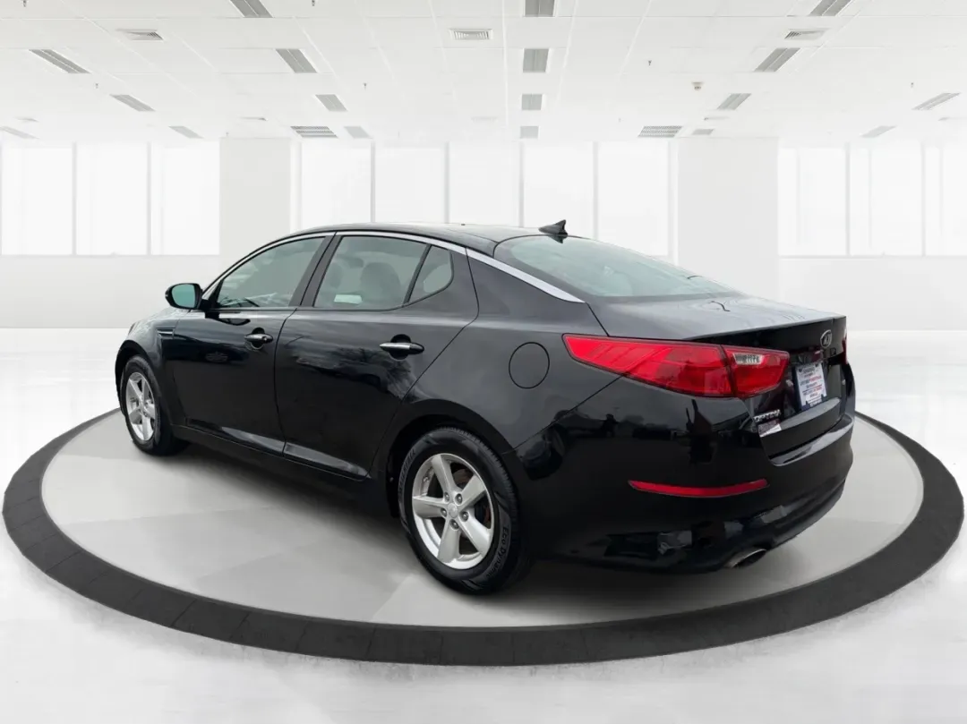 2015 Kia Optima LX (KNAGM4A73F5) with an Theta II 2.4L I-4 gasoline direct injection engine, located at 1951 S Dayton Lakeview Rd., New Carlisle, OH, 45344, (937) 908-9800, 39.890999, -84.050255 - Are you looking for a reliable sedan that combines style, comfort, and affordability? Look no further! At Advantage Car and Credit in New Carlisle, OH, we are excited to present this stunning 2015 Kia Optima LX, perfect for anyone from budget-conscious buyers to those needing a dependable vehicle fo - Photo#4