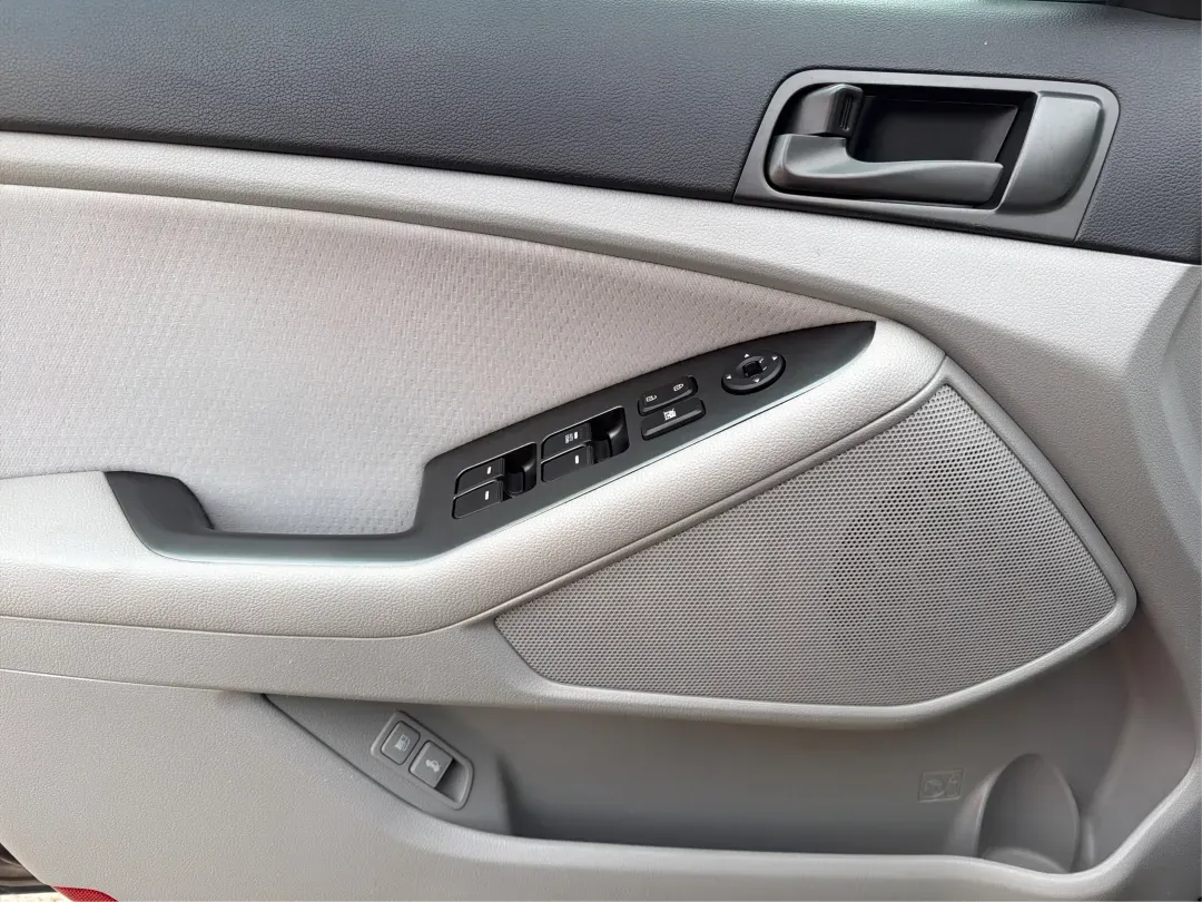 2015 Kia Optima LX (KNAGM4A73F5) with an Theta II 2.4L I-4 gasoline direct injection engine, located at 1951 S Dayton Lakeview Rd., New Carlisle, OH, 45344, (937) 908-9800, 39.890999, -84.050255 - Are you looking for a reliable sedan that combines style, comfort, and affordability? Look no further! At Advantage Car and Credit in New Carlisle, OH, we are excited to present this stunning 2015 Kia Optima LX, perfect for anyone from budget-conscious buyers to those needing a dependable vehicle fo - Photo#17