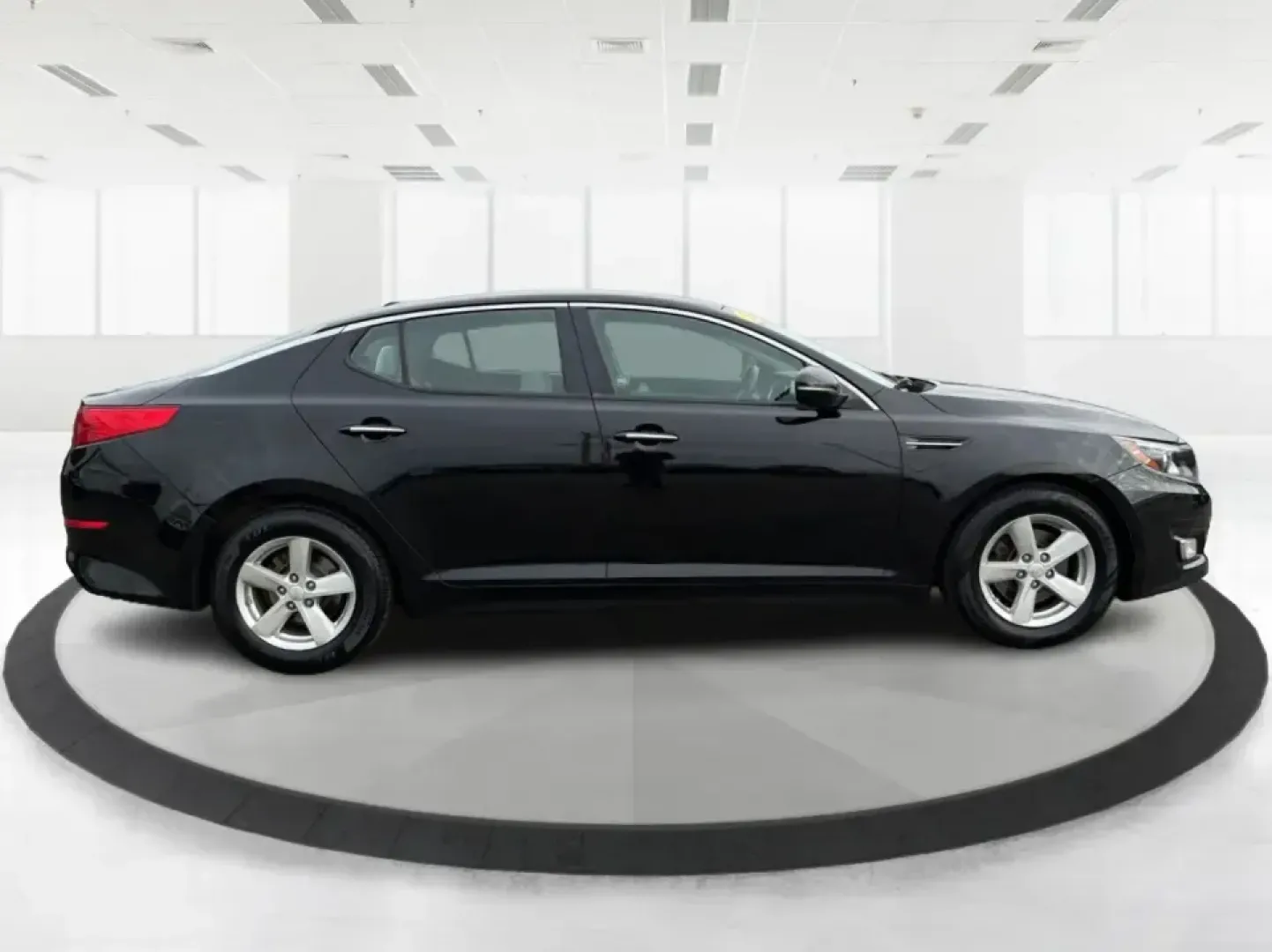 2015 Kia Optima LX (KNAGM4A73F5) with an Theta II 2.4L I-4 gasoline direct injection engine, 6-Speed Automatic transmission, located at 1951 S Dayton Lakeview Rd., New Carlisle, OH, 45344, (937) 908-9800, 39.890999, -84.050255 - Are you looking for a reliable sedan that combines style, comfort, and affordability? Look no further! At Advantage Car and Credit in New Carlisle, OH, we are excited to present this stunning 2015 Kia Optima LX, perfect for anyone from budget-conscious buyers to those needing a dependable vehicle fo - Photo#1