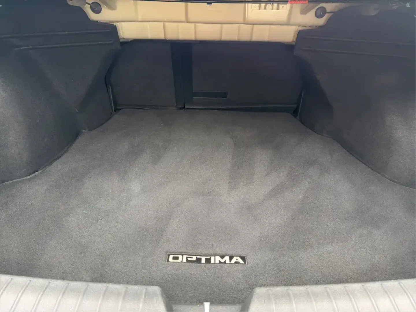 2015 Kia Optima LX (KNAGM4A73F5) with an Theta II 2.4L I-4 gasoline direct injection engine, 6-Speed Automatic transmission, located at 1951 S Dayton Lakeview Rd., New Carlisle, OH, 45344, (937) 908-9800, 39.890999, -84.050255 - Are you looking for a reliable sedan that combines style, comfort, and affordability? Look no further! At Advantage Car and Credit in New Carlisle, OH, we are excited to present this stunning 2015 Kia Optima LX, perfect for anyone from budget-conscious buyers to those needing a dependable vehicle fo - Photo#12