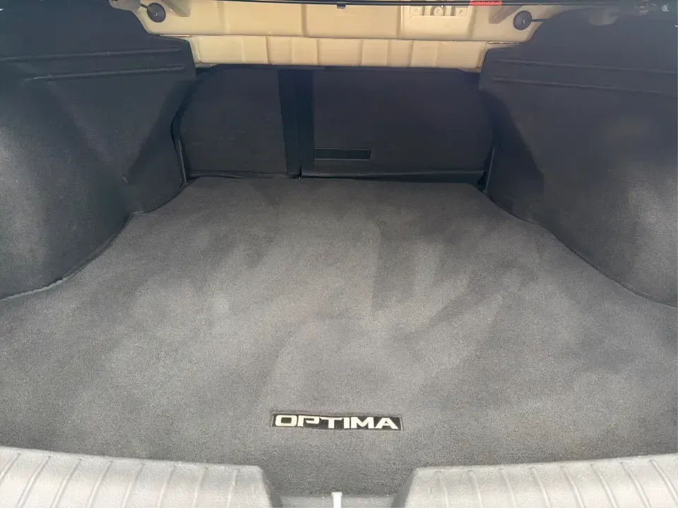 2015 Kia Optima LX (KNAGM4A73F5) with an Theta II 2.4L I-4 gasoline direct injection engine, 6-Speed Automatic transmission, located at 1951 S Dayton Lakeview Rd., New Carlisle, OH, 45344, (937) 908-9800, 39.890999, -84.050255 - Are you looking for a reliable sedan that combines style, comfort, and affordability? Look no further! At Advantage Car and Credit in New Carlisle, OH, we are excited to present this stunning 2015 Kia Optima LX, perfect for anyone from budget-conscious buyers to those needing a dependable vehicle fo - Photo#12