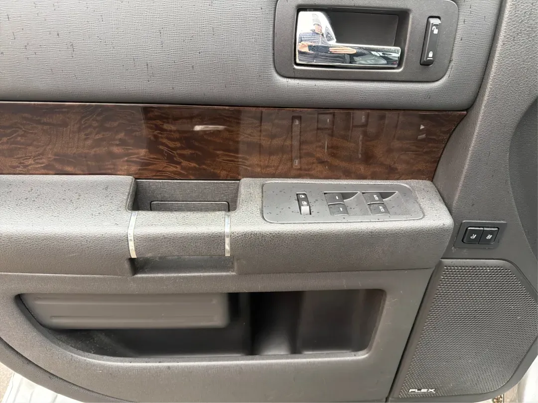 2016 Ford Flex Limited (2FMHK6D8XGB) with an 3.5L V-6 DOHC engine, located at 1099 N County Rd 25A, Troy, OH, 45373, (937) 908-9800, 40.057079, -84.212883 - **Adventure Awaits with the 2016 Ford Flex Limited Perfect for Family Road Trips!**<br /> <br /> Looking for the ideal family vehicle that combines spaciousness, comfort, and reliability? At Advantage Car and Credit in Troy, OH, we present the 2016 Ford Flex Limited, an SUV designed for all your fa - Photo#19