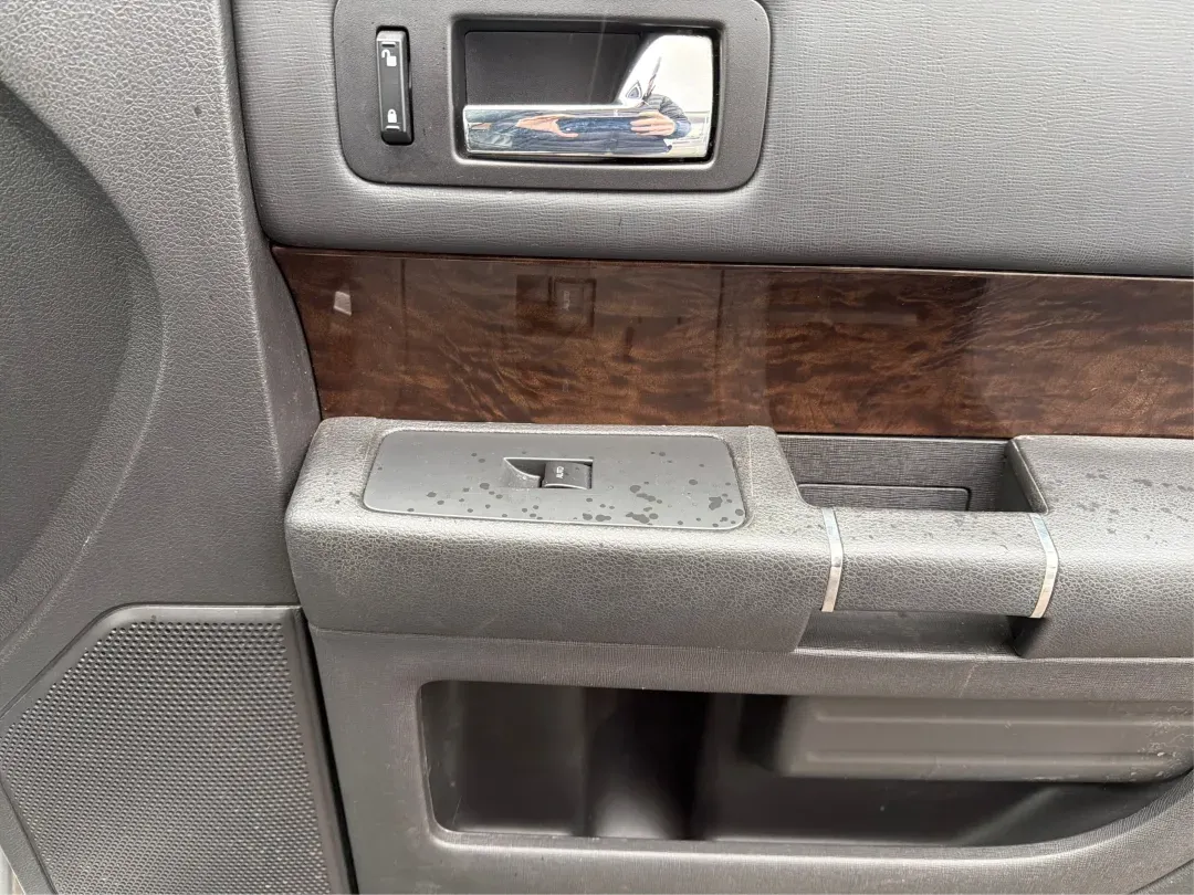 2016 Ford Flex Limited (2FMHK6D8XGB) with an 3.5L V-6 DOHC engine, located at 1099 N County Rd 25A, Troy, OH, 45373, (937) 908-9800, 40.057079, -84.212883 - **Adventure Awaits with the 2016 Ford Flex Limited Perfect for Family Road Trips!**<br /> <br /> Looking for the ideal family vehicle that combines spaciousness, comfort, and reliability? At Advantage Car and Credit in Troy, OH, we present the 2016 Ford Flex Limited, an SUV designed for all your fa - Photo#20