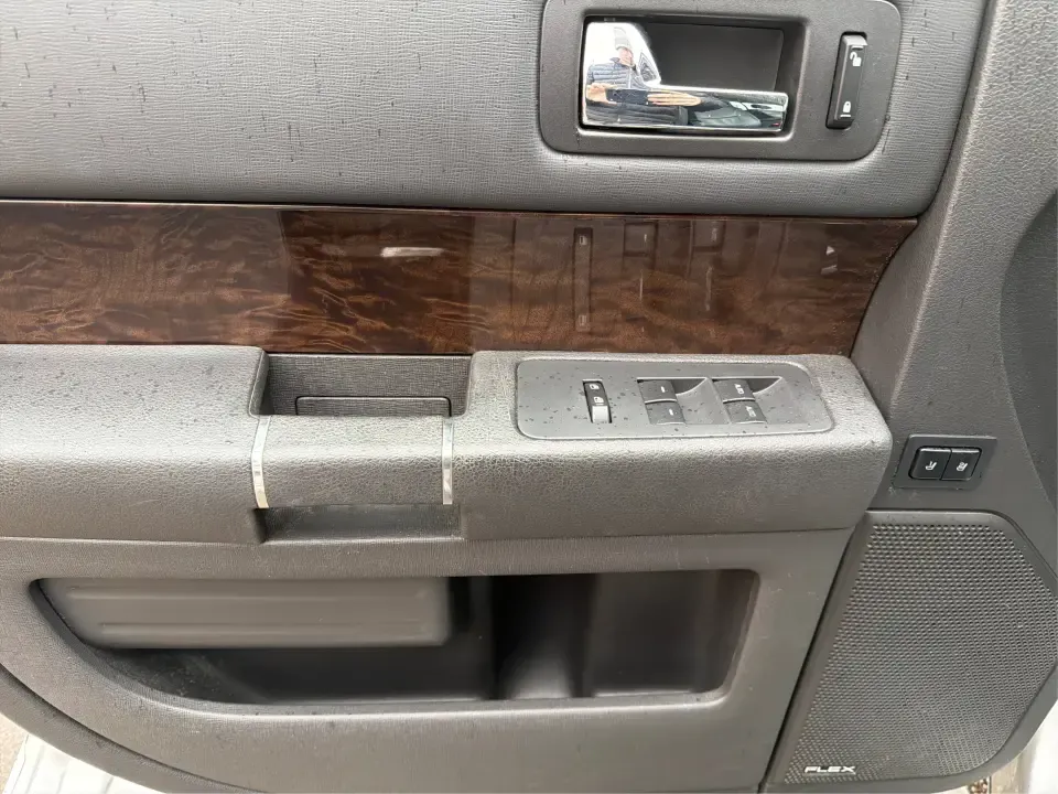 2016 Ford Flex Limited (2FMHK6D8XGB) with an 3.5L V-6 DOHC engine, 6A transmission, located at 1099 N County Rd 25A, Troy, OH, 45373, (937) 908-9800, 40.057079, -84.212883 - **Adventure Awaits with the 2016 Ford Flex Limited Perfect for Family Road Trips!**<br /> <br /> Looking for the ideal family vehicle that combines spaciousness, comfort, and reliability? At Advantage Car and Credit in Troy, OH, we present the 2016 Ford Flex Limited, an SUV designed for all your fa - Photo#19