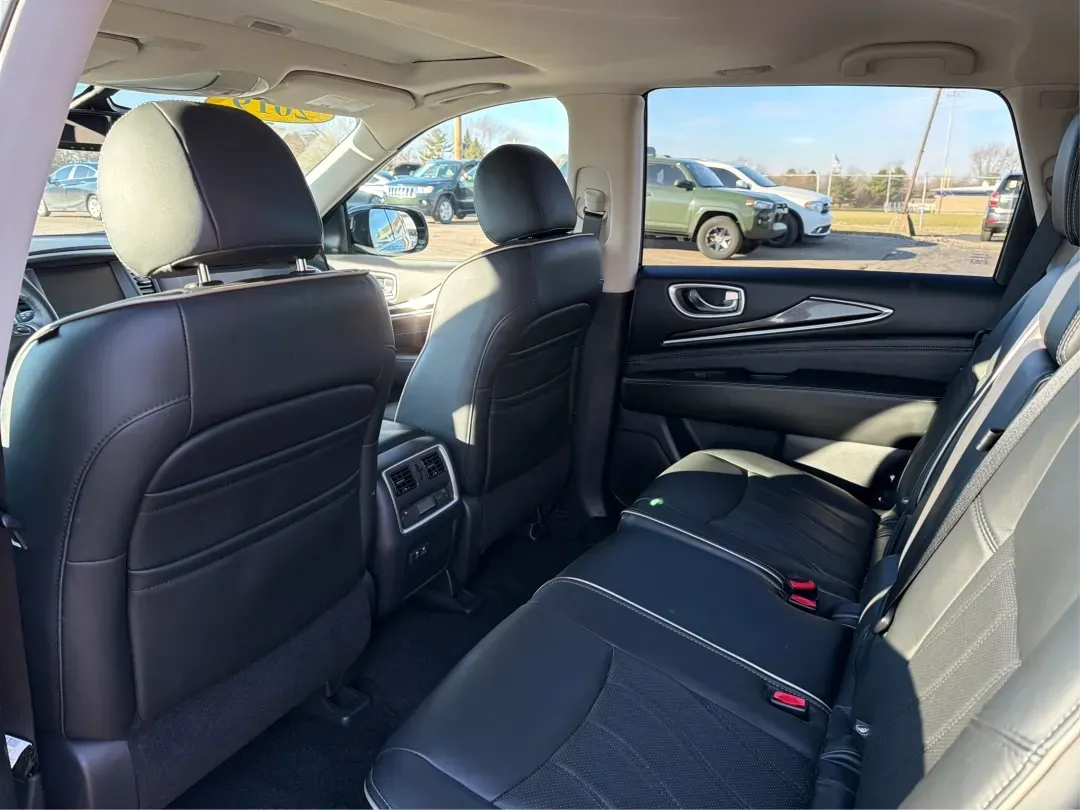2019 Infiniti QX60 LUXE (5N1DL0MM2KC) with an VQ 3.5L V-6 gasoline direct injection engine, located at 8750 N County Rd 25A, Piqua, OH, 45356, (937) 908-9800, 40.164391, -84.232513 - **Discover Your Next Adventure with the 2019 Infiniti QX60 at Advantage Car and Credit - Piqua!**<br /> <br /> Are you ready to elevate your family's weekend getaways or daily commutes? The 2019 Infiniti QX60 is the perfect blend of luxury, space, and performance, designed for families, adventure se - Photo#10