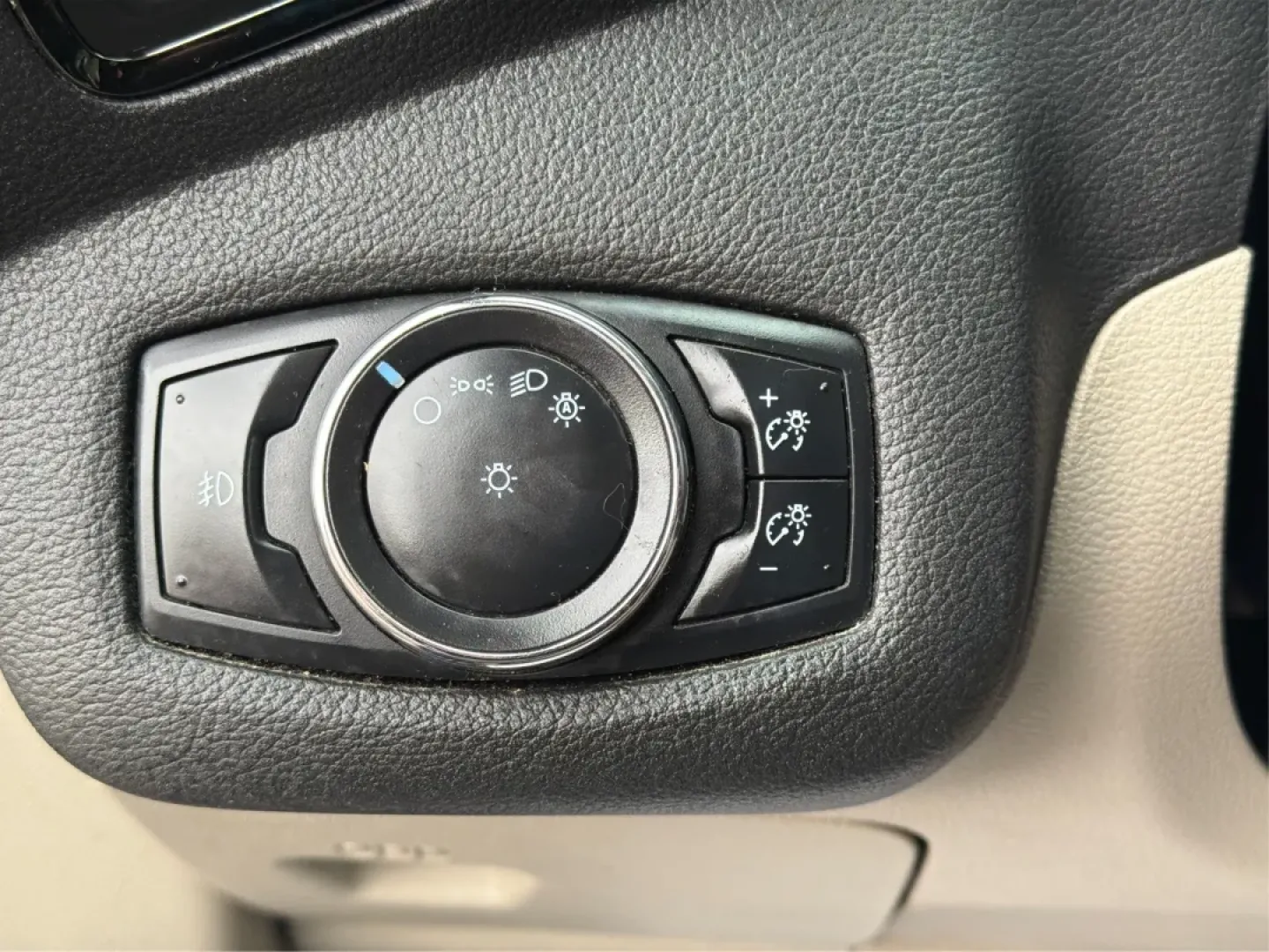 2015 Ford Escape Titanium (1FMCU0J92FU) with an 2.0L L4 DOHC 16V engine, 6-Speed Automatic transmission, located at 880 E. National Road, Vandalia, OH, 45377, (937) 908-9800, 39.891918, -84.183594 - **Adventure Awaits with the 2015 Ford Escape Titanium Your Ideal SUV for Every Journey!**<br /> <br /> Are you looking for the perfect vehicle to accommodate family outings, weekend adventures, or long commutes? The 2015 Ford Escape Titanium, available now at Advantage Car and Credit in Vandalia, O - Photo#17