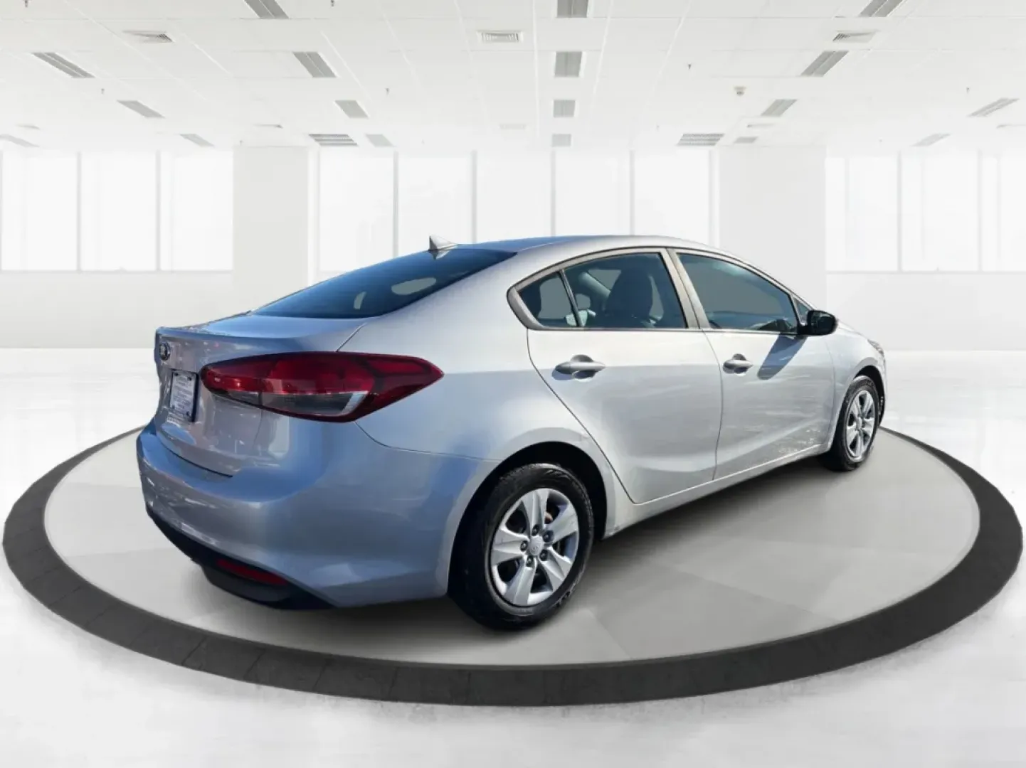 2018 Kia Forte LX (3KPFK4A72JE) with an 2L I-4 DOHC engine, 6M transmission, located at 1230 East Main St, Xenia, OH, 45385, (937) 908-9800, 39.688026, -83.910172 - ### Drive into Adventure with the 2018 Kia Forte LX at Advantage Car and Credit - Xenia!<br /> <br /> Are you ready to elevate your daily commute or weekend getaway? The 2018 Kia Forte LX, available now at Advantage Car and Credit in Xenia, OH, is the perfect vehicle for both the budget-conscious bu - Photo#2