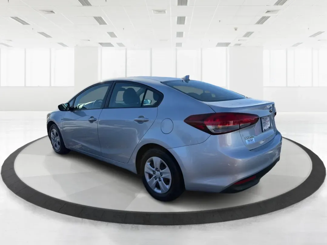 2018 Kia Forte LX (3KPFK4A72JE) with an 2L I-4 DOHC engine, located at 1230 East Main St, Xenia, OH, 45385, (937) 908-9800, 39.688026, -83.910172 - ### Drive into Adventure with the 2018 Kia Forte LX at Advantage Car and Credit - Xenia!<br /> <br /> Are you ready to elevate your daily commute or weekend getaway? The 2018 Kia Forte LX, available now at Advantage Car and Credit in Xenia, OH, is the perfect vehicle for both the budget-conscious bu - Photo#4