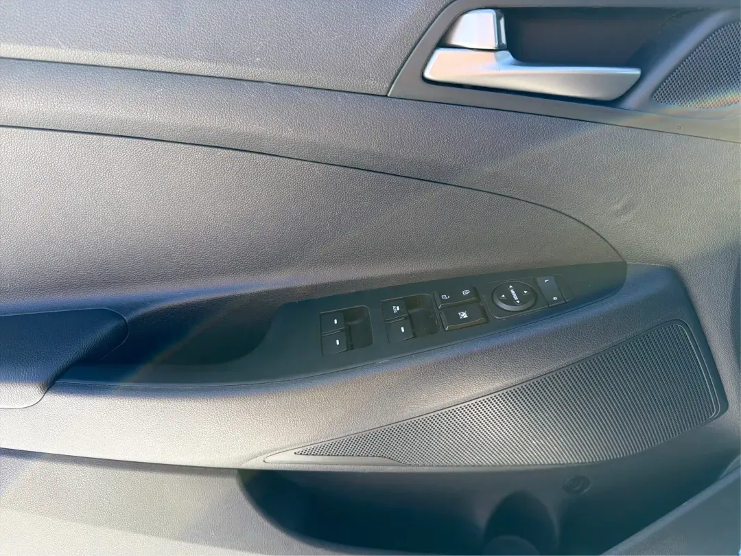 2018 Hyundai Tucson SEL (KM8J3CA43JU) with an Nu 2L I-4 gasoline direct injection engine, located at 8750 N County Rd 25A, Piqua, OH, 45356, (937) 908-9800, 40.164391, -84.232513 - Are you ready to elevate your adventures? Whether you're a growing family in need of a reliable SUV or a commuter looking for comfort on long drives, this 2018 Hyundai Tucson SEL is your ticket to a life filled with experiences. Discover the perfect blend of performance, safety, and technology at Ad - Photo#18