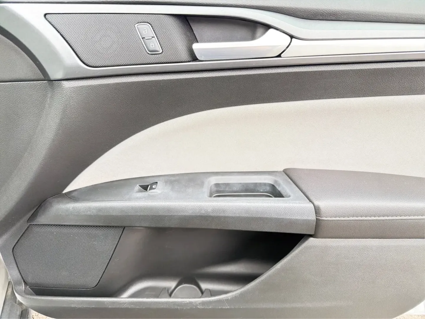 2014 Ford Fusion S (3FA6P0G70ER) with an 2.5L L4 DOHC 16V engine, Automatic transmission, located at 1951 S Dayton Lakeview Rd., New Carlisle, OH, 45344, (937) 908-9800, 39.890999, -84.050255 - **Discover a New Level of Comfort and Style with the 2014 Ford Fusion at Advantage Car and Credit!**<br /> <br /> Are you on the hunt for a reliable sedan that perfectly balances style, efficiency, and comfort? Look no further than the 2014 Ford Fusion, available now at Advantage Car and Credit in N - Photo#19