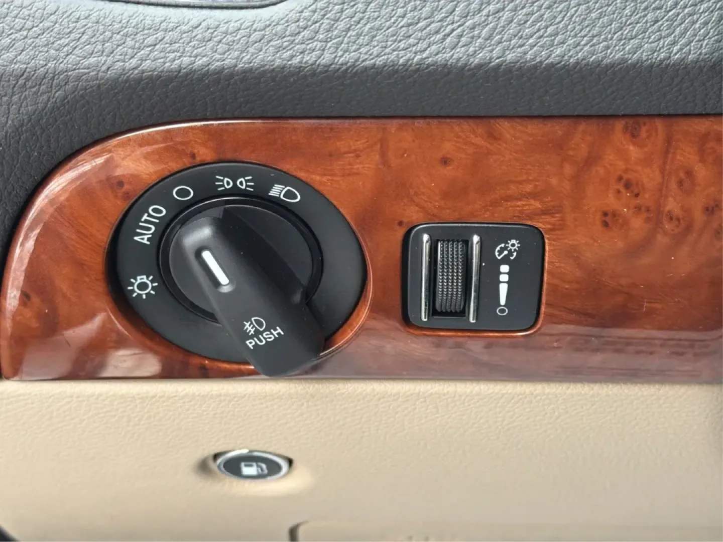 2015 Dodge Durango (1C4RDHEG2FC) with an Other engine, located at 880 E. National Road, Vandalia, OH, 45377, (937) 908-9800, 39.891918, -84.183594 - **Unleash Adventure with the 2015 Dodge Durango Citadel Perfect for Family Road Trips!**<br /> <br /> Are you ready to take your family on unforgettable adventures? The 2015 Dodge Durango Citadel is designed for those who love the open road and the comfort of a spacious SUV. With its sleek Bright W - Photo#17