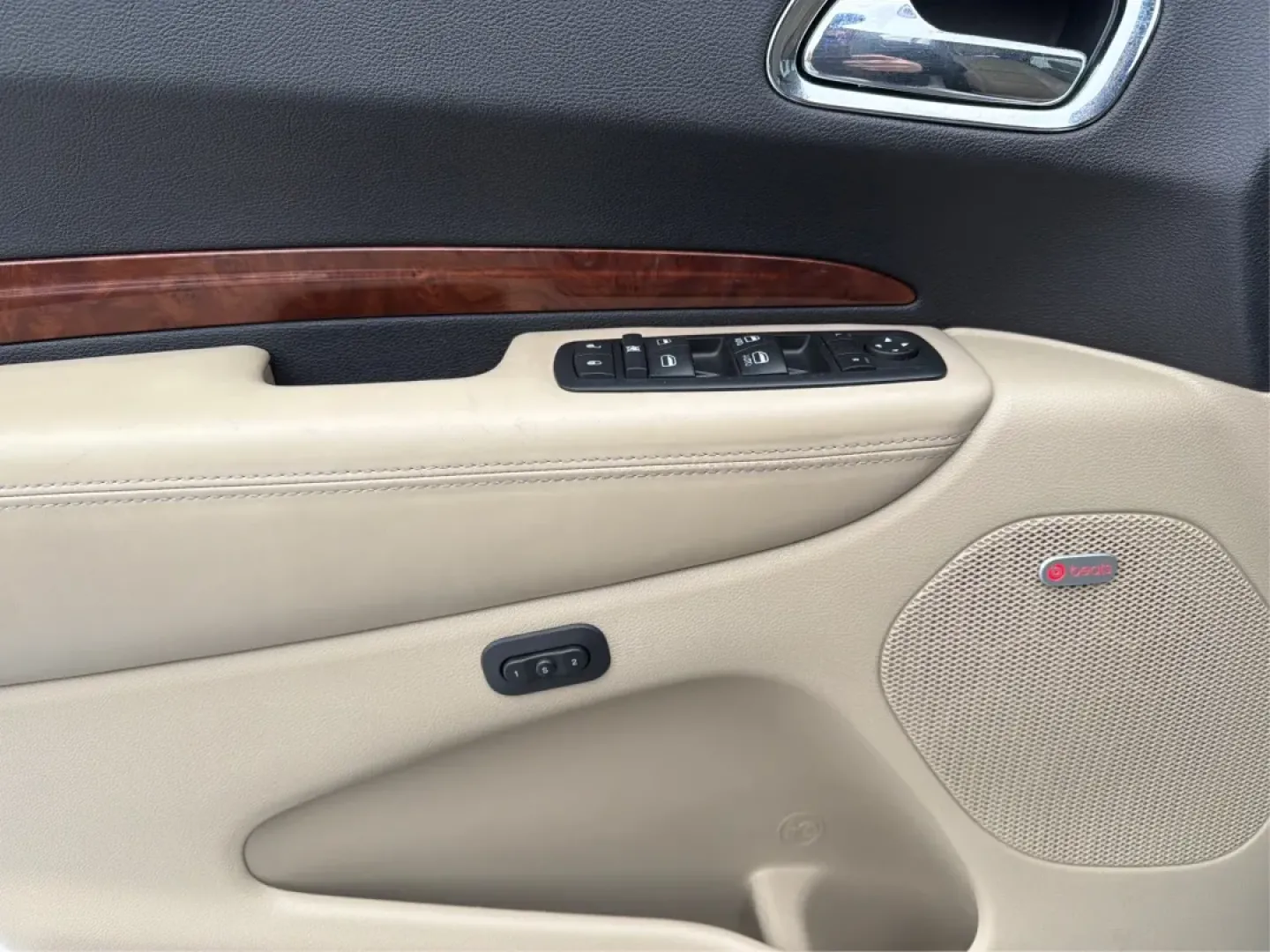 2015 Dodge Durango (1C4RDHEG2FC) with an Other engine, located at 880 E. National Road, Vandalia, OH, 45377, (937) 908-9800, 39.891918, -84.183594 - **Unleash Adventure with the 2015 Dodge Durango Citadel Perfect for Family Road Trips!**<br /> <br /> Are you ready to take your family on unforgettable adventures? The 2015 Dodge Durango Citadel is designed for those who love the open road and the comfort of a spacious SUV. With its sleek Bright W - Photo#19