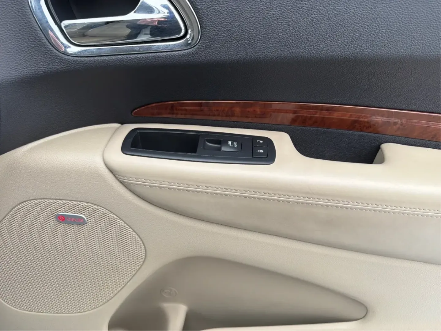 2015 Dodge Durango (1C4RDHEG2FC) with an Other engine, located at 880 E. National Road, Vandalia, OH, 45377, (937) 908-9800, 39.891918, -84.183594 - **Unleash Adventure with the 2015 Dodge Durango Citadel Perfect for Family Road Trips!**<br /> <br /> Are you ready to take your family on unforgettable adventures? The 2015 Dodge Durango Citadel is designed for those who love the open road and the comfort of a spacious SUV. With its sleek Bright W - Photo#20