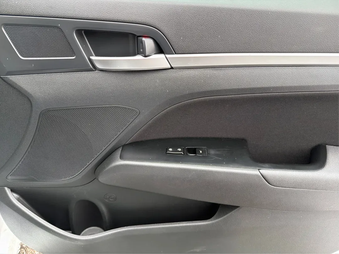 2020 Hyundai Elantra SEL (5NPD84LF8LH) with an Nu 2L I-4 DOHC engine, located at 880 E. National Road, Vandalia, OH, 45377, (937) 908-9800, 39.891918, -84.183594 - Are you ready to elevate your everyday driving experience? Look no further than this stunning 2020 Hyundai Elantra SEL, the perfect sedan for commuters, growing families, or anyone seeking a stylish ride that won't break the bank. Whether you're navigating the bustling streets of Vandalia or embarki - Photo#18