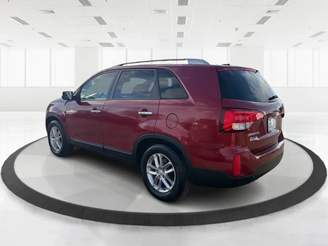 2015 Kia Sorento LX (5XYKT4A61FG) with an 2.4L I-4 gasoline direct injection engine, located at 401 Woodman Dr, Riverside, OH, 45431, (937) 908-9800, 39.760899, -84.123421 - **Experience Adventure with the 2015 Kia Sorento at Advantage Car and Credit - Riverside!**<br /> <br /> Are you ready to elevate your family's weekend getaways or daily commutes? Look no further than this stunning 2015 Kia Sorento LX, available at Advantage Car and Credit in Riverside, OH. This ver - Photo#4