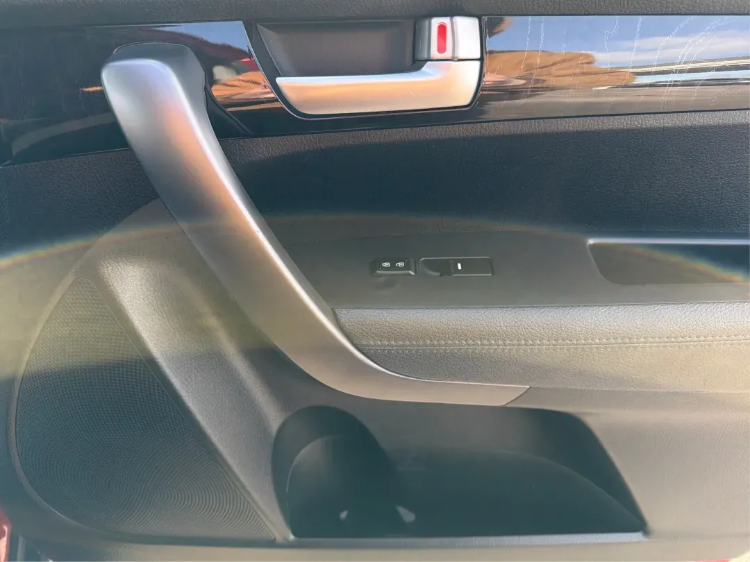 2015 Kia Sorento LX (5XYKT4A61FG) with an 2.4L I-4 gasoline direct injection engine, located at 401 Woodman Dr, Riverside, OH, 45431, (937) 908-9800, 39.760899, -84.123421 - **Experience Adventure with the 2015 Kia Sorento at Advantage Car and Credit - Riverside!**<br /> <br /> Are you ready to elevate your family's weekend getaways or daily commutes? Look no further than this stunning 2015 Kia Sorento LX, available at Advantage Car and Credit in Riverside, OH. This ver - Photo#18