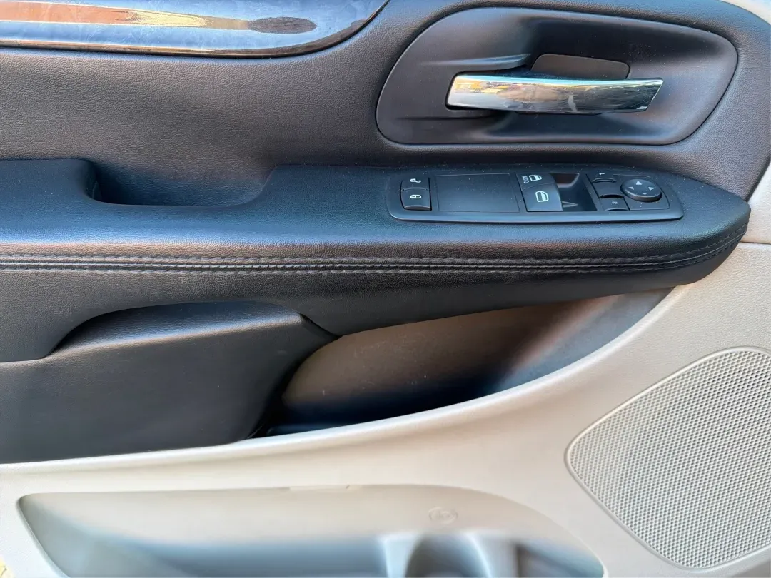 2016 Dodge Grand Caravan American Value Pkg (2C4RDGBG7GR) with an Pentastar 3.6L V-6 DOHC engine, located at 4508 South Dixie Dr, Moraine, OH, 45439, (937) 908-9800, 39.689976, -84.218452 - **Discover the Freedom of Family Adventures with the 2016 Dodge Grand Caravan at Advantage Car and Credit - Moraine!**<br /> <br /> Are you ready to transform your family outings into unforgettable adventures? The 2016 Dodge Grand Caravan is the perfect companion for busy parents, spacious enough to - Photo#18