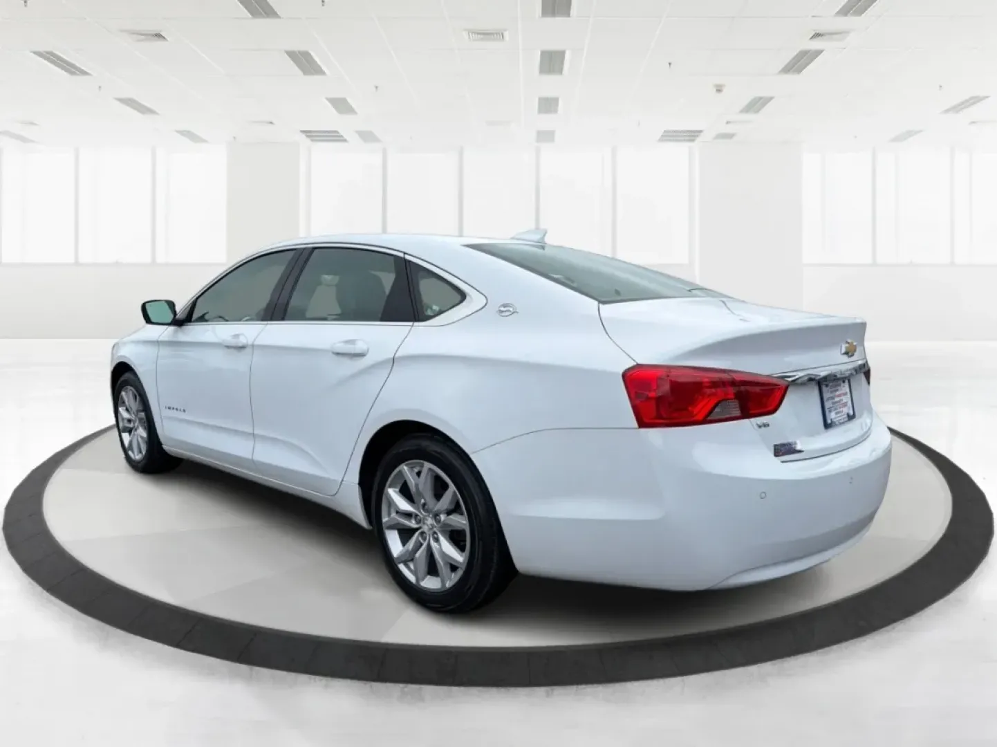 2016 Chevrolet Impala 2LT (2G1115S34G9) with an 3.6L V-6 gasoline direct injection engine, located at 1184 Kauffman Ave, Fairborn, OH, 45324, (937) 908-9800, 39.807072, -84.030914 - **Elevate Your Daily Drive with the 2016 Chevrolet Impala 2LT at Advantage Car and Credit - Fairborn!**<br /> <br /> Are you in search of a sedan that not only meets your daily commuting needs but also enhances your lifestyle? Look no further than this stunning 2016 Chevrolet Impala 2LT, available a - Photo#4