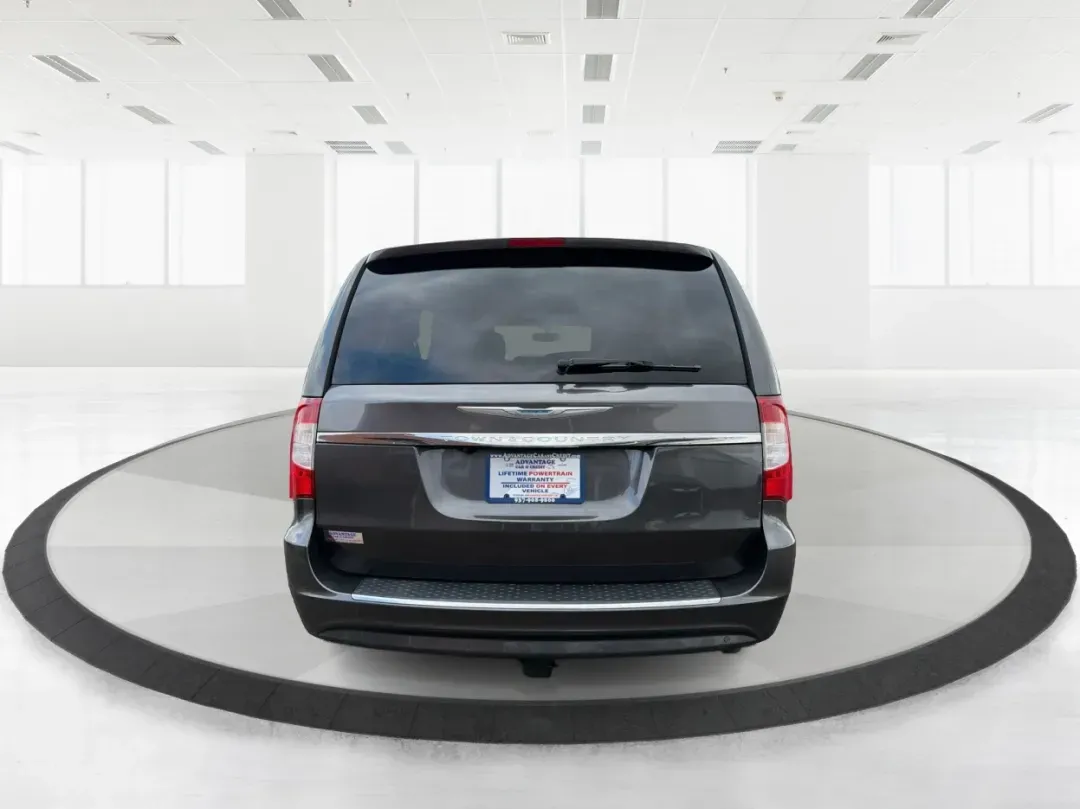 2016 Chrysler Town and Country Touring-L Anniversary Edition (2C4RC1CG8GR) with an Pentastar 3.6L V-6 DOHC engine, located at 401 Woodman Dr, Riverside, OH, 45431, (937) 908-9800, 39.760899, -84.123421 - Experience the ultimate in family-friendly transportation with the 2016 Chrysler Town and Country, available now at Advantage Car and Credit in Riverside, OH! This exceptional passenger van is perfect for those seeking both versatility and comfort, making it an ideal choice for growing families, w - Photo#3