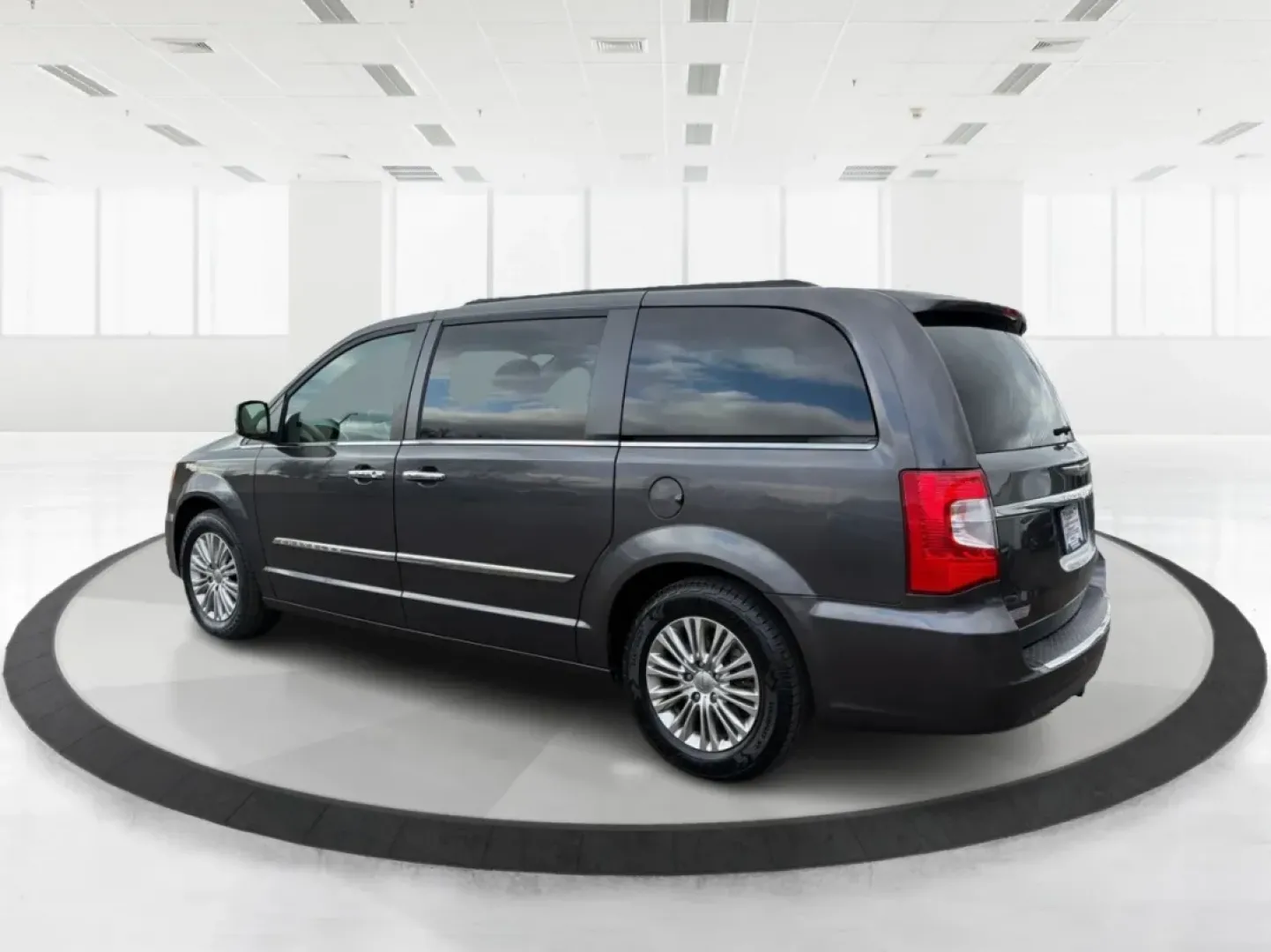 2016 Chrysler Town and Country Touring-L Anniversary Edition (2C4RC1CG8GR) with an Pentastar 3.6L V-6 DOHC engine, 6A transmission, located at 401 Woodman Dr, Riverside, OH, 45431, (937) 908-9800, 39.760899, -84.123421 - Experience the ultimate in family-friendly transportation with the 2016 Chrysler Town and Country, available now at Advantage Car and Credit in Riverside, OH! This exceptional passenger van is perfect for those seeking both versatility and comfort, making it an ideal choice for growing families, w - Photo#4