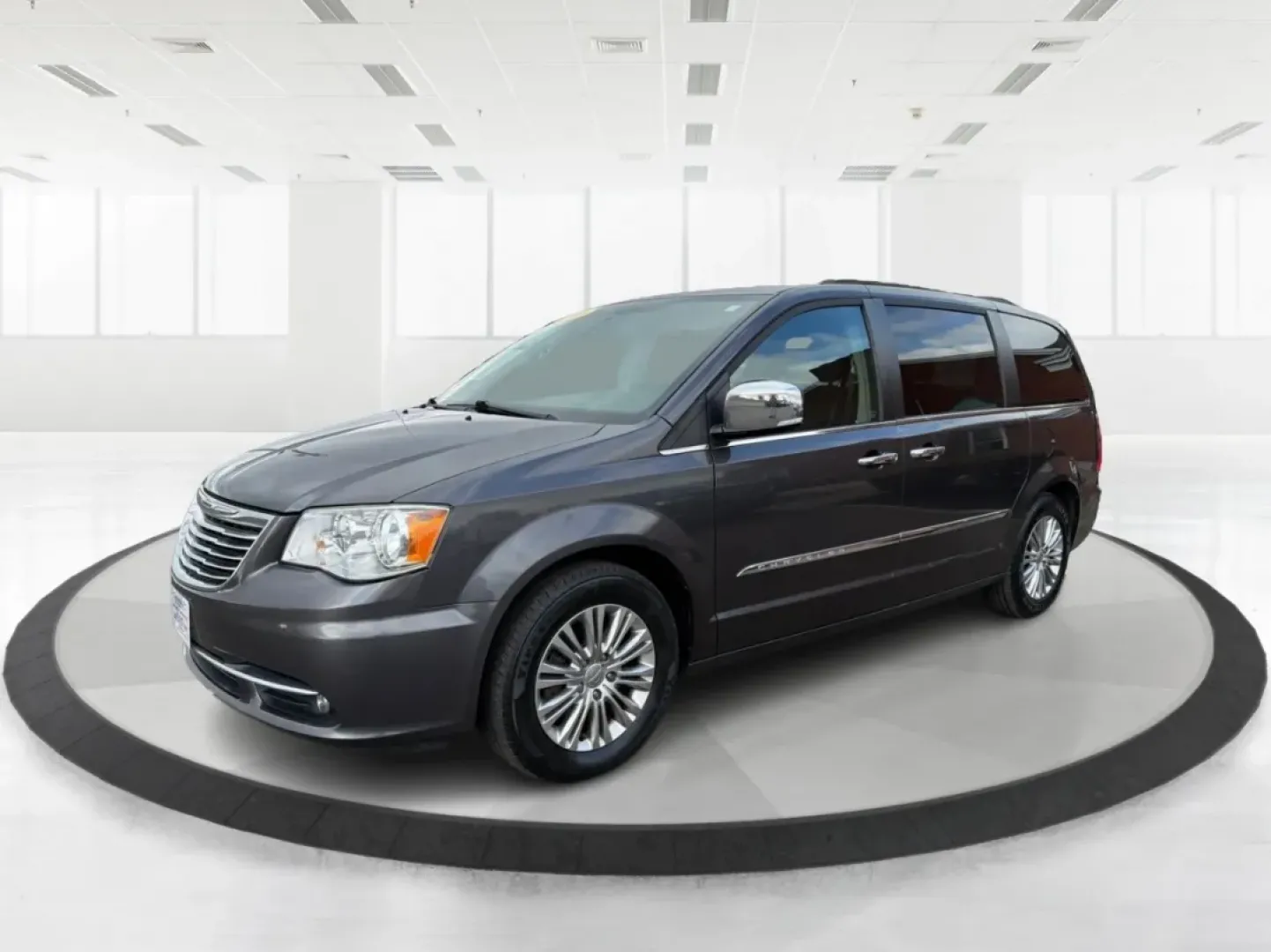 2016 Chrysler Town and Country Touring-L Anniversary Edition (2C4RC1CG8GR) with an Pentastar 3.6L V-6 DOHC engine, 6A transmission, located at 401 Woodman Dr, Riverside, OH, 45431, (937) 908-9800, 39.760899, -84.123421 - Experience the ultimate in family-friendly transportation with the 2016 Chrysler Town and Country, available now at Advantage Car and Credit in Riverside, OH! This exceptional passenger van is perfect for those seeking both versatility and comfort, making it an ideal choice for growing families, w - Photo#8