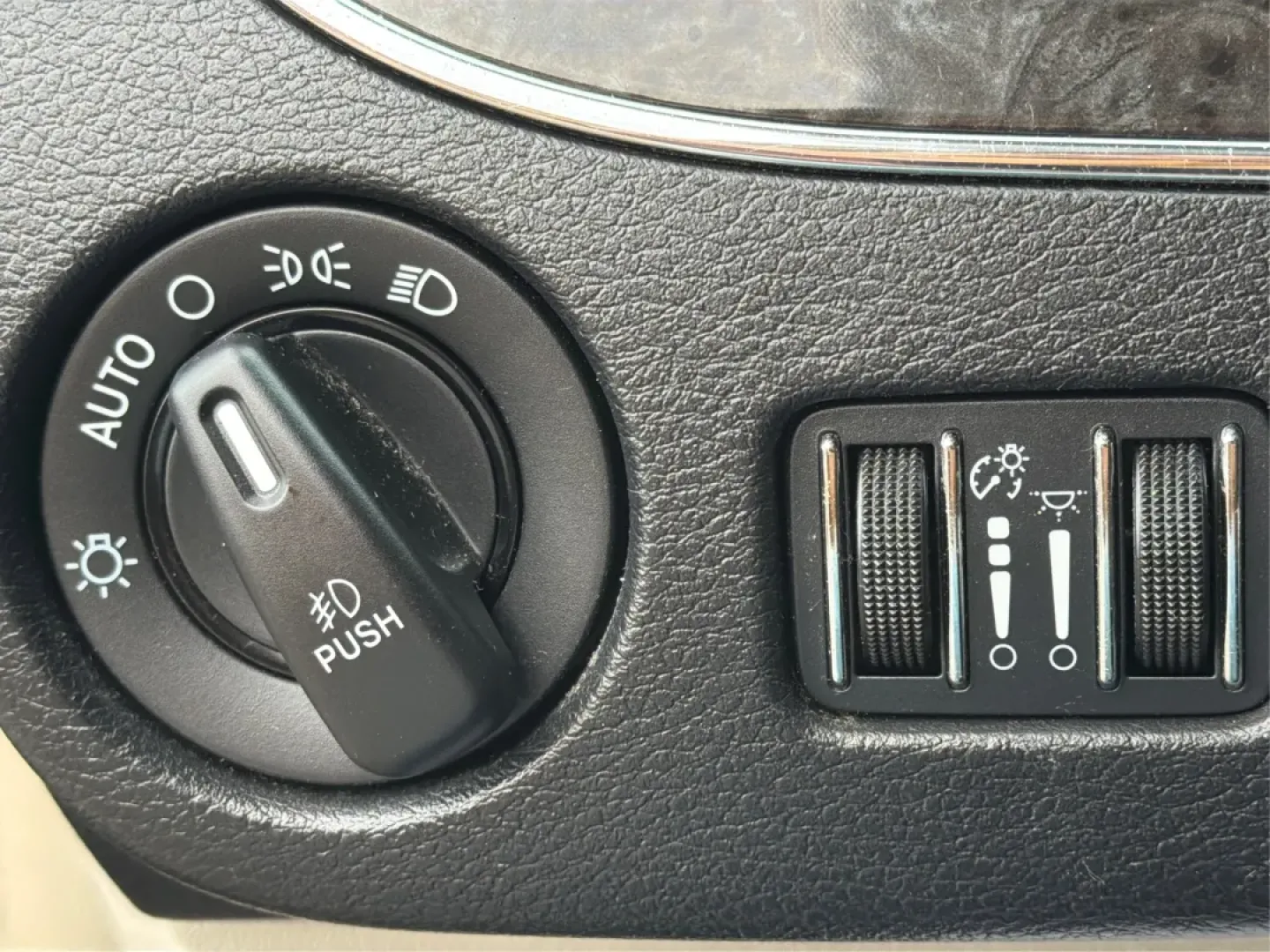 2016 Chrysler Town and Country Touring-L Anniversary Edition (2C4RC1CG8GR) with an Pentastar 3.6L V-6 DOHC engine, 6A transmission, located at 401 Woodman Dr, Riverside, OH, 45431, (937) 908-9800, 39.760899, -84.123421 - Experience the ultimate in family-friendly transportation with the 2016 Chrysler Town and Country, available now at Advantage Car and Credit in Riverside, OH! This exceptional passenger van is perfect for those seeking both versatility and comfort, making it an ideal choice for growing families, w - Photo#17