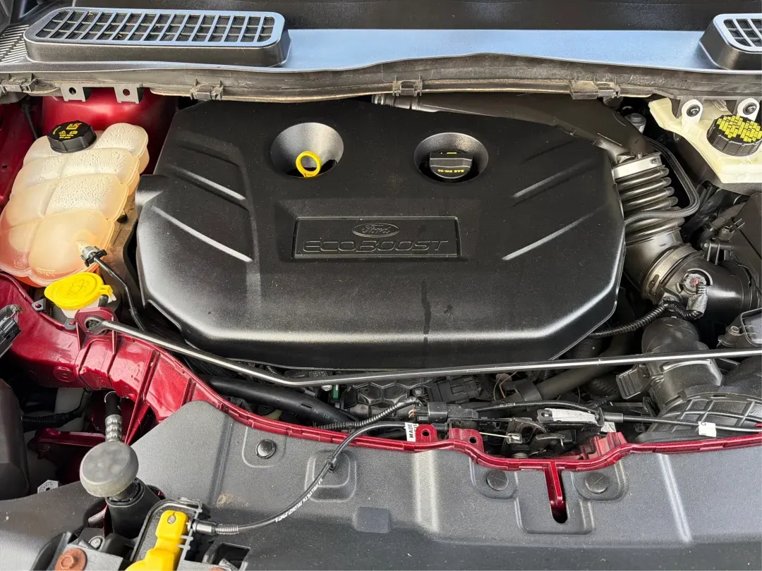 2015 Ford Escape SE (1FMCU0G93FU) with an Other engine, located at 4508 South Dixie Dr, Moraine, OH, 45439, (937) 908-9800, 39.689976, -84.218452 - Are you looking for a vehicle that perfectly balances style, comfort, and functionality for your next family road trip or daily commute? Look no further than this stunning 2015 Ford Escape SE, available now at Advantage Car and Credit in Moraine, OH! This versatile SUV is designed to meet the demand - Photo#11