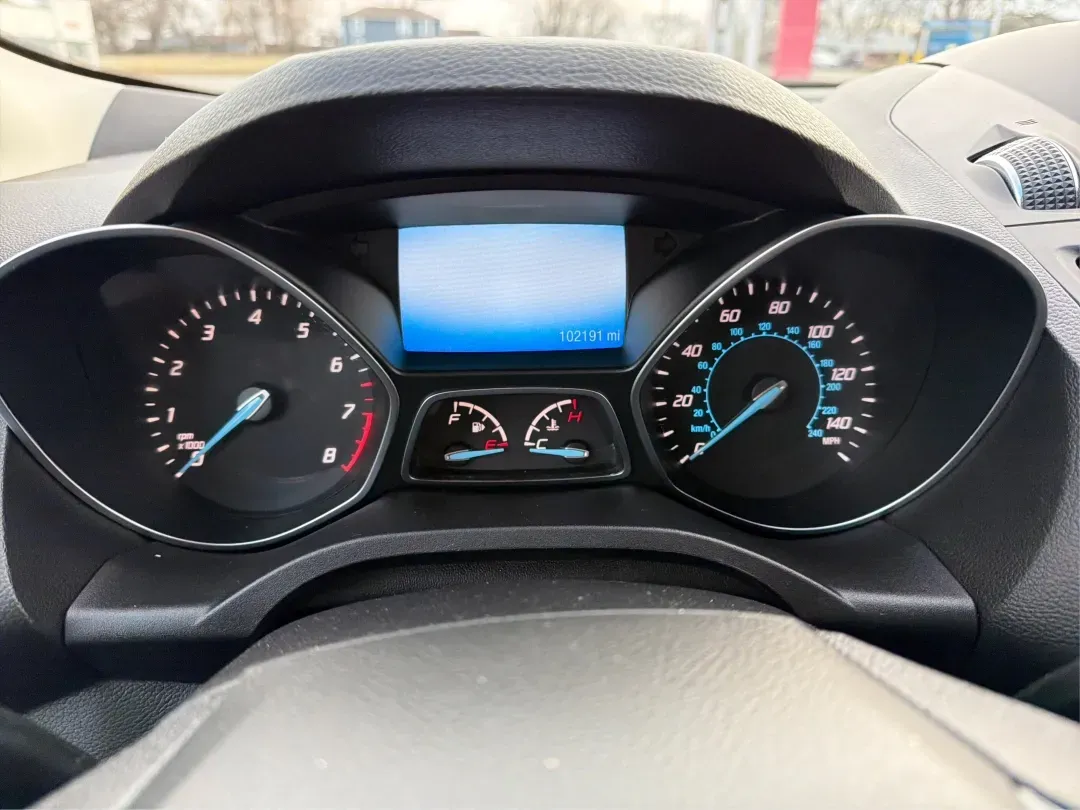 2015 Ford Escape SE (1FMCU0G93FU) with an Other engine, located at 4508 South Dixie Dr, Moraine, OH, 45439, (937) 908-9800, 39.689976, -84.218452 - Are you looking for a vehicle that perfectly balances style, comfort, and functionality for your next family road trip or daily commute? Look no further than this stunning 2015 Ford Escape SE, available now at Advantage Car and Credit in Moraine, OH! This versatile SUV is designed to meet the demand - Photo#15