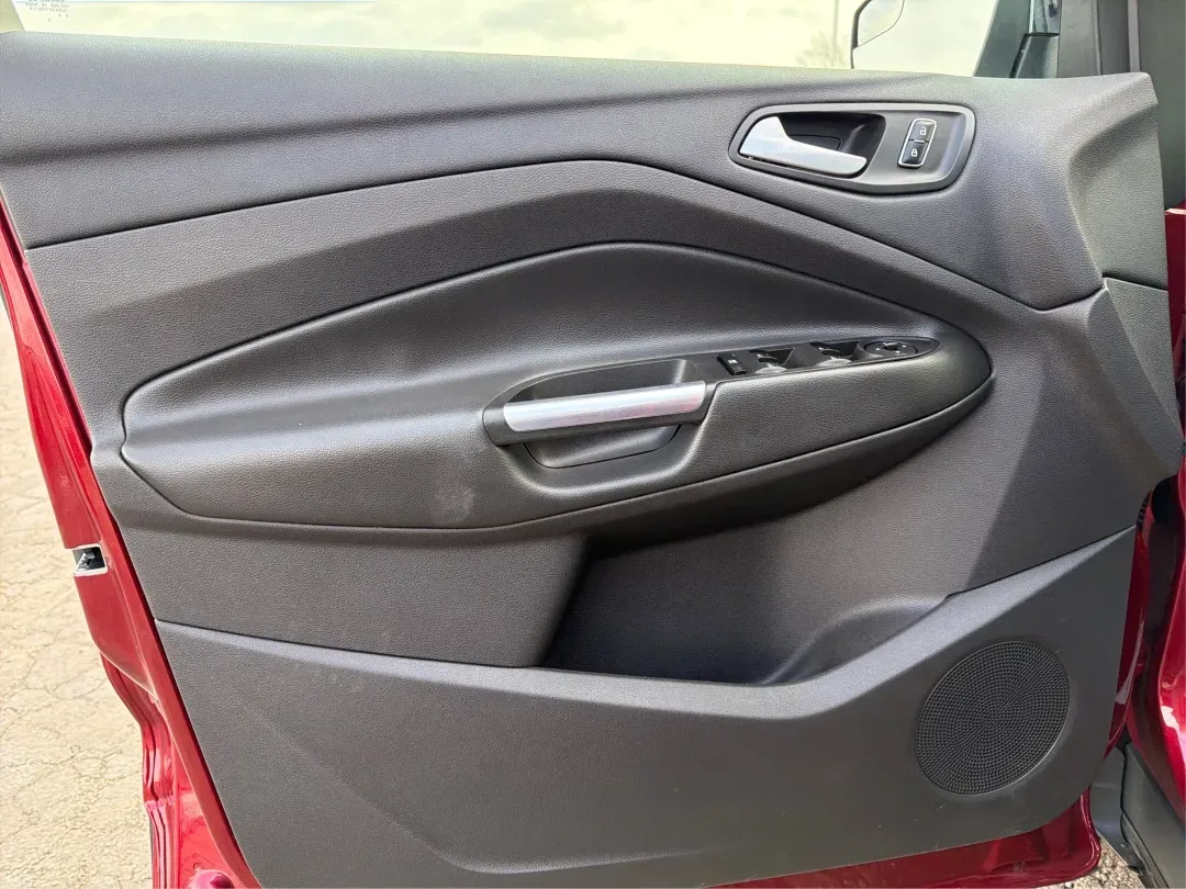 2015 Ford Escape SE (1FMCU0G93FU) with an Other engine, located at 4508 South Dixie Dr, Moraine, OH, 45439, (937) 908-9800, 39.689976, -84.218452 - Are you looking for a vehicle that perfectly balances style, comfort, and functionality for your next family road trip or daily commute? Look no further than this stunning 2015 Ford Escape SE, available now at Advantage Car and Credit in Moraine, OH! This versatile SUV is designed to meet the demand - Photo#19