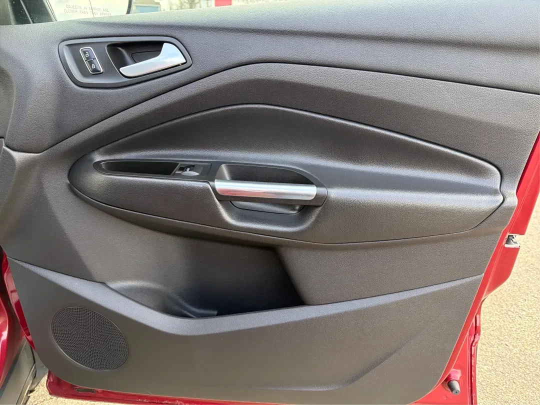 2015 Ford Escape SE (1FMCU0G93FU) with an Other engine, located at 4508 South Dixie Dr, Moraine, OH, 45439, (937) 908-9800, 39.689976, -84.218452 - Are you looking for a vehicle that perfectly balances style, comfort, and functionality for your next family road trip or daily commute? Look no further than this stunning 2015 Ford Escape SE, available now at Advantage Car and Credit in Moraine, OH! This versatile SUV is designed to meet the demand - Photo#20