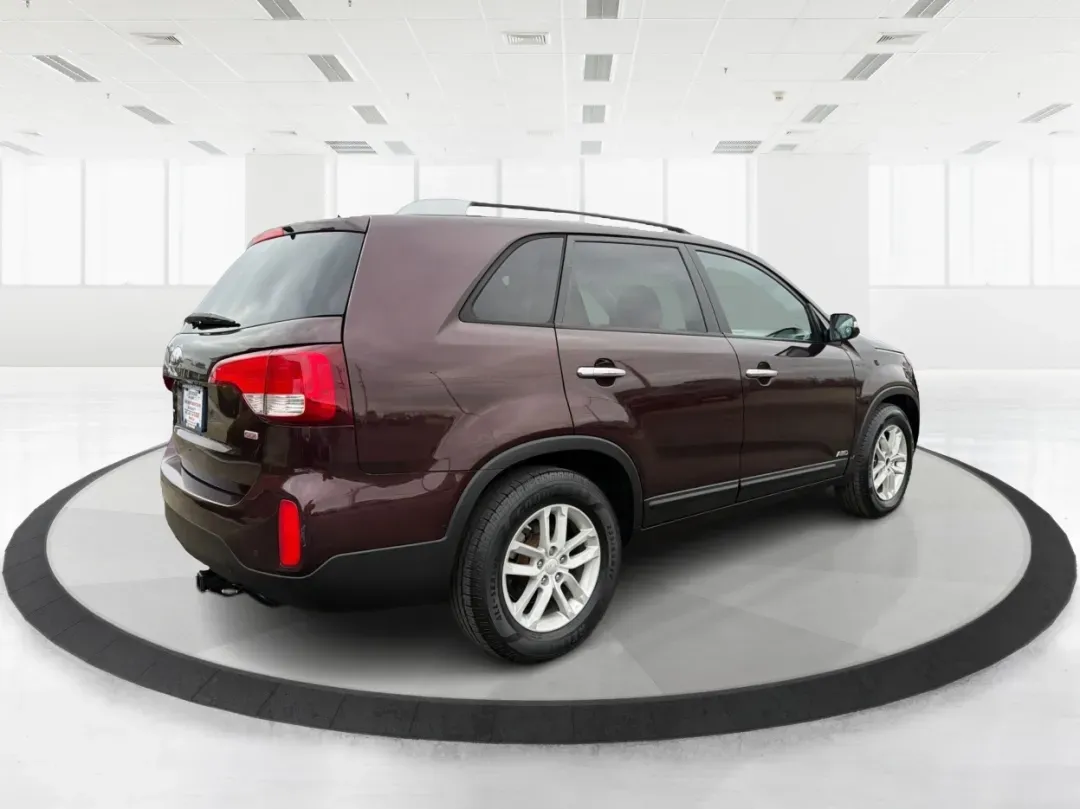 2014 Kia Sorento LX (5XYKTDA63EG) with an 2.4L I-4 gasoline direct injection engine, located at 1184 Kauffman Ave, Fairborn, OH, 45324, (937) 908-9800, 39.807072, -84.030914 - ### Discover Adventure with the 2014 Kia Sorento LX at Advantage Car and Credit<br /> <br /> Are you ready to elevate your family outings, weekend adventures, or daily commutes? The 2014 Kia Sorento LX is the perfect SUV to match your dynamic lifestyle, offering practicality without sacrificing styl - Photo#2