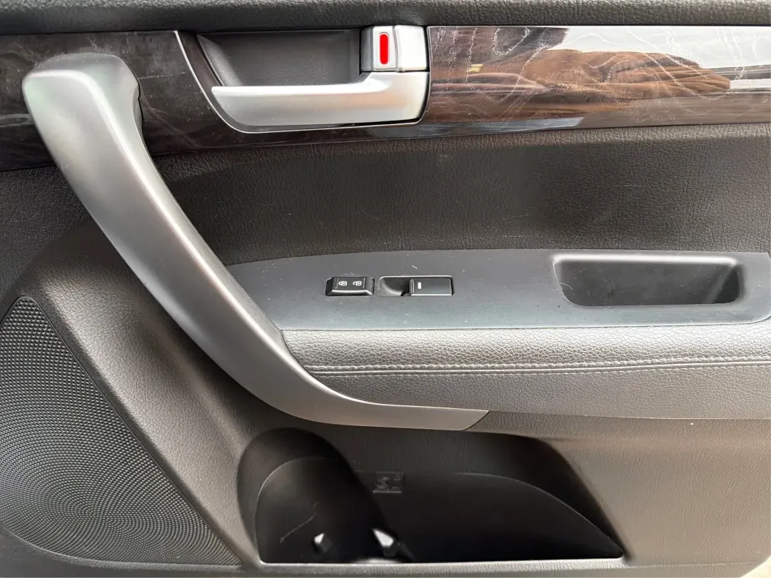 2014 Kia Sorento LX (5XYKTDA63EG) with an 2.4L I-4 gasoline direct injection engine, located at 1184 Kauffman Ave, Fairborn, OH, 45324, (937) 908-9800, 39.807072, -84.030914 - ### Discover Adventure with the 2014 Kia Sorento LX at Advantage Car and Credit<br /> <br /> Are you ready to elevate your family outings, weekend adventures, or daily commutes? The 2014 Kia Sorento LX is the perfect SUV to match your dynamic lifestyle, offering practicality without sacrificing styl - Photo#18