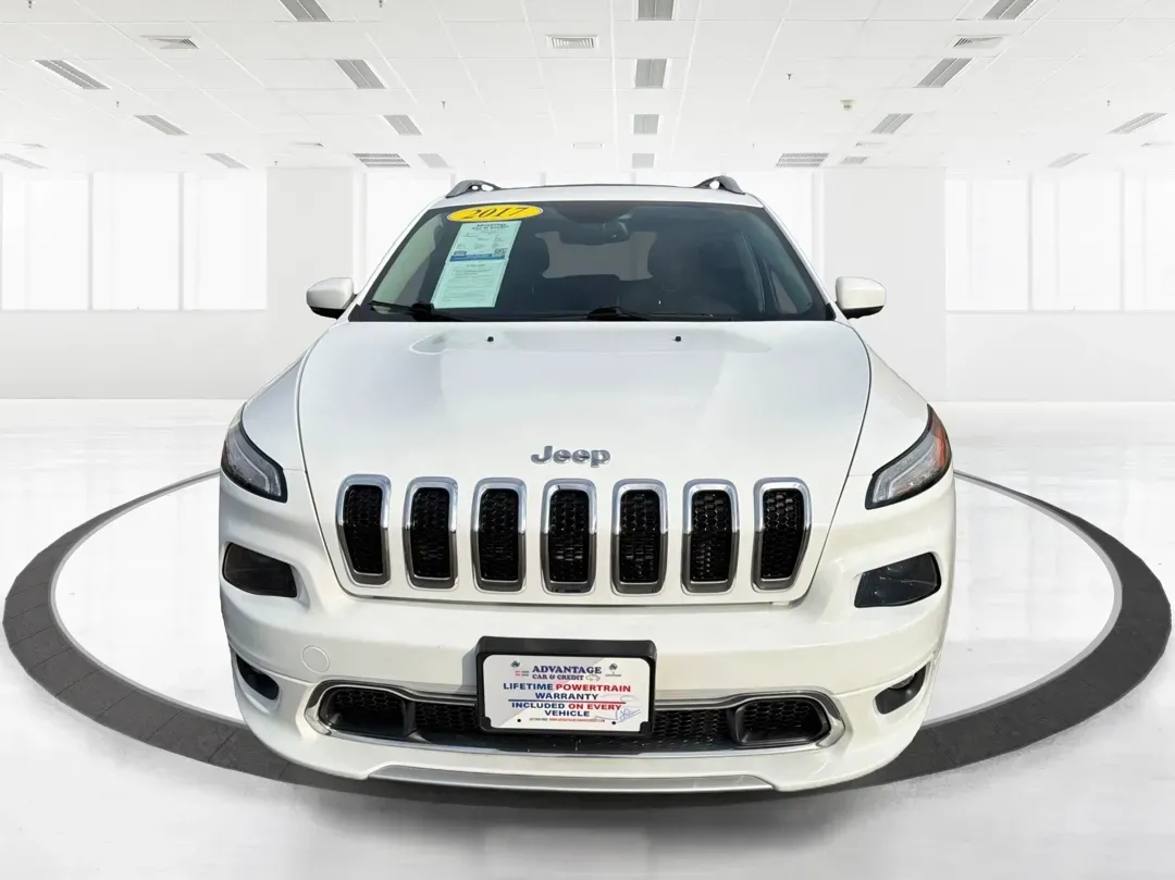 2017 Jeep Cherokee Overland 4x4 (1C4PJMJS9HW) with an Pentastar 3.2L V-6 DOHC engine, located at 8750 N County Rd 25A, Piqua, OH, 45356, (937) 908-9800, 40.164391, -84.232513 - Looking for the perfect vehicle to elevate your family adventures or make daily commutes a breeze? Look no further than this stunning 2017 Jeep Cherokee Overland 4x4, available now at Advantage Car and Credit Piqua. With the versatile blend of a comfortable sport utility design and advanced feature - Photo#7