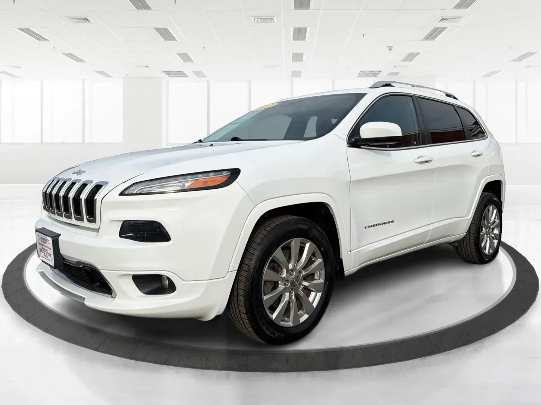 2017 Jeep Cherokee Overland 4x4 (1C4PJMJS9HW) with an Pentastar 3.2L V-6 DOHC engine, located at 8750 N County Rd 25A, Piqua, OH, 45356, (937) 908-9800, 40.164391, -84.232513 - Looking for the perfect vehicle to elevate your family adventures or make daily commutes a breeze? Look no further than this stunning 2017 Jeep Cherokee Overland 4x4, available now at Advantage Car and Credit Piqua. With the versatile blend of a comfortable sport utility design and advanced feature - Photo#8