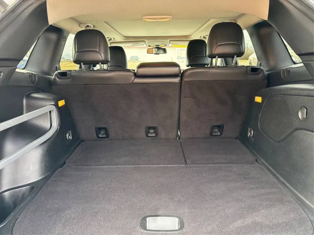 2017 Jeep Cherokee Overland 4x4 (1C4PJMJS9HW) with an Pentastar 3.2L V-6 DOHC engine, located at 8750 N County Rd 25A, Piqua, OH, 45356, (937) 908-9800, 40.164391, -84.232513 - Looking for the perfect vehicle to elevate your family adventures or make daily commutes a breeze? Look no further than this stunning 2017 Jeep Cherokee Overland 4x4, available now at Advantage Car and Credit Piqua. With the versatile blend of a comfortable sport utility design and advanced feature - Photo#12