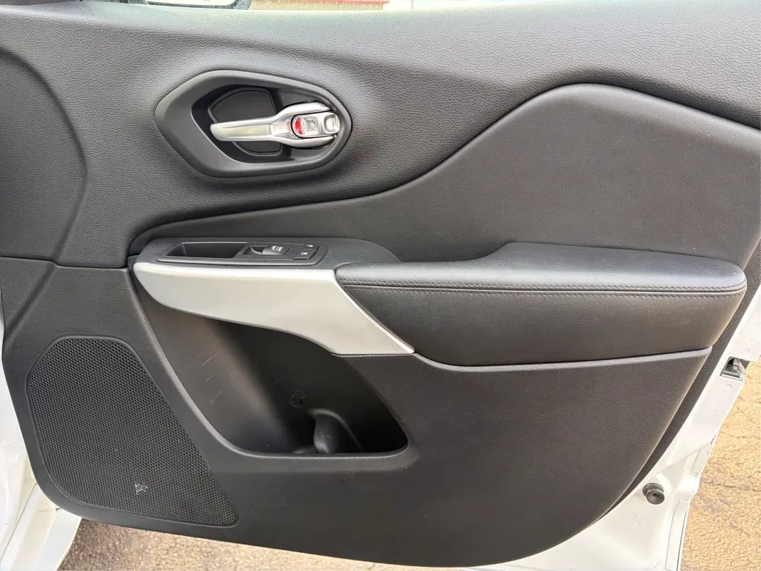 2017 Jeep Cherokee Overland 4x4 (1C4PJMJS9HW) with an Pentastar 3.2L V-6 DOHC engine, located at 8750 N County Rd 25A, Piqua, OH, 45356, (937) 908-9800, 40.164391, -84.232513 - Looking for the perfect vehicle to elevate your family adventures or make daily commutes a breeze? Look no further than this stunning 2017 Jeep Cherokee Overland 4x4, available now at Advantage Car and Credit Piqua. With the versatile blend of a comfortable sport utility design and advanced feature - Photo#20