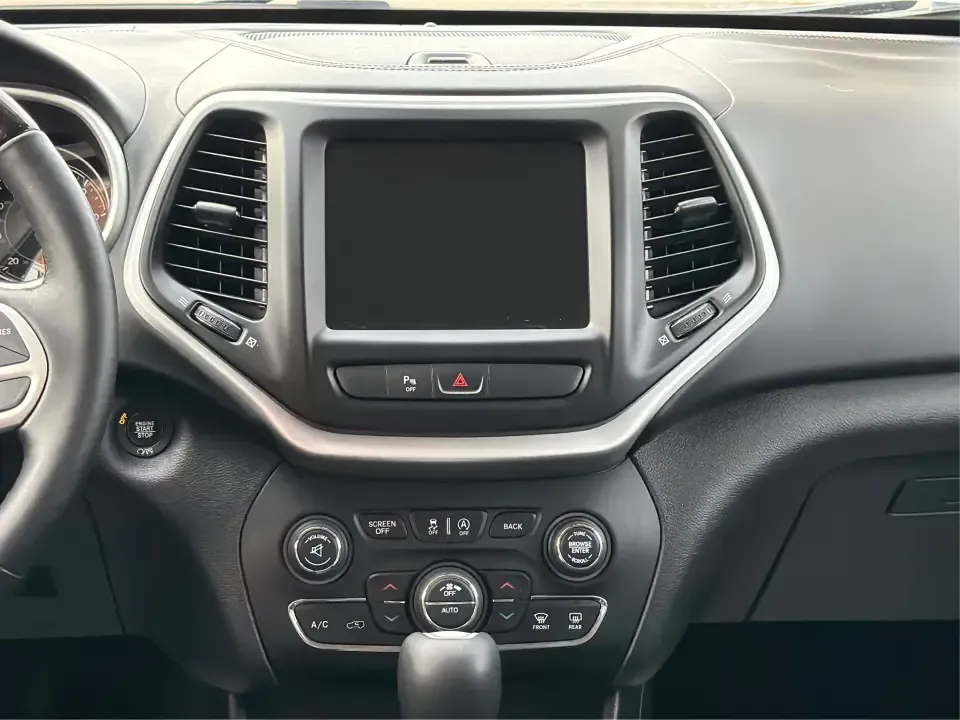 2017 Jeep Cherokee Overland 4x4 (1C4PJMJS9HW) with an Pentastar 3.2L V-6 DOHC engine, 9A transmission, located at 8750 N County Rd 25A, Piqua, OH, 45356, (937) 908-9800, 40.164391, -84.232513 - Looking for the perfect vehicle to elevate your family adventures or make daily commutes a breeze? Look no further than this stunning 2017 Jeep Cherokee Overland 4x4, available now at Advantage Car and Credit Piqua. With the versatile blend of a comfortable sport utility design and advanced feature - Photo#13