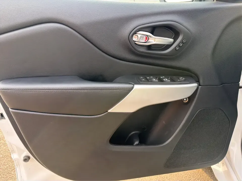 2017 Jeep Cherokee Overland 4x4 (1C4PJMJS9HW) with an Pentastar 3.2L V-6 DOHC engine, 9A transmission, located at 8750 N County Rd 25A, Piqua, OH, 45356, (937) 908-9800, 40.164391, -84.232513 - Looking for the perfect vehicle to elevate your family adventures or make daily commutes a breeze? Look no further than this stunning 2017 Jeep Cherokee Overland 4x4, available now at Advantage Car and Credit Piqua. With the versatile blend of a comfortable sport utility design and advanced feature - Photo#19