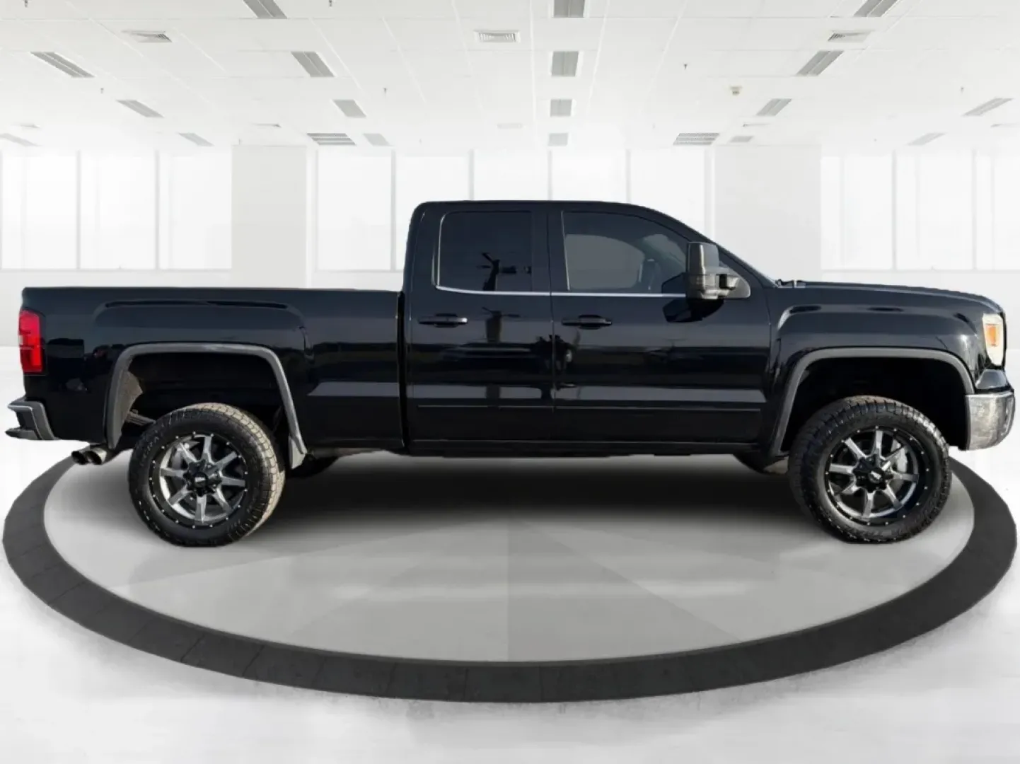 2015 GMC Sierra 1500 SLE (1GTV2UEC8FZ) with an EcoTec3 4.3L V-6 gasoline direct injection engine, located at 401 Woodman Dr, Riverside, OH, 45431, (937) 908-9800, 39.760899, -84.123421 - **Experience Adventure with the 2015 GMC Sierra 1500 at Advantage Car and Credit - Riverside!**<br /> <br /> Are you ready to take your lifestyle to the next level? Whether you're hauling gear for weekend adventures, commuting through Riverside's bustling streets, or navigating through family road t - Photo#1