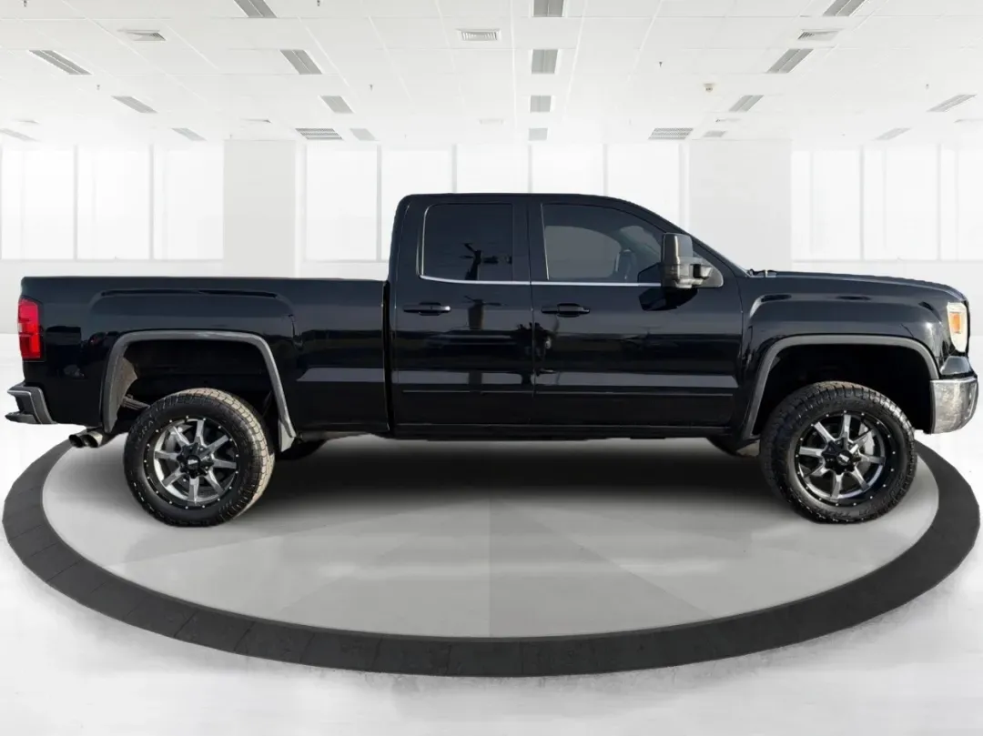 2015 GMC Sierra 1500 SLE (1GTV2UEC8FZ) with an EcoTec3 4.3L V-6 gasoline direct injection engine, located at 401 Woodman Dr, Riverside, OH, 45431, (937) 908-9800, 39.760899, -84.123421 - **Experience Adventure with the 2015 GMC Sierra 1500 at Advantage Car and Credit - Riverside!**<br /> <br /> Are you ready to take your lifestyle to the next level? Whether you're hauling gear for weekend adventures, commuting through Riverside's bustling streets, or navigating through family road t - Photo#1