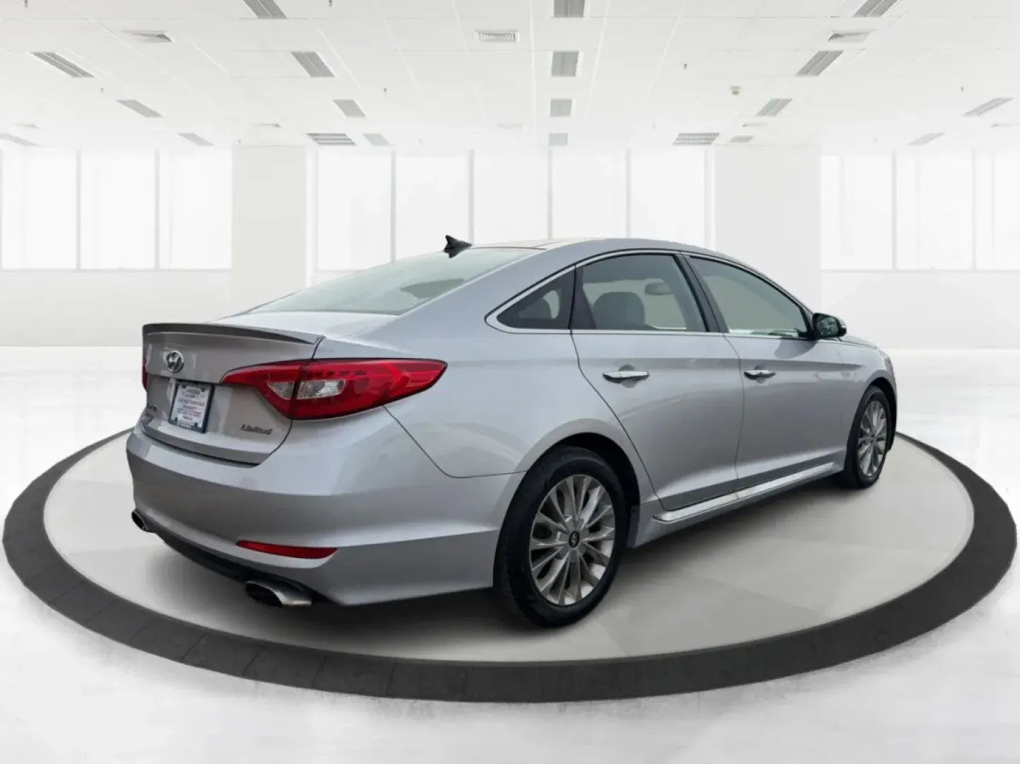 2015 Hyundai Sonata Limited (5NPE34AF8FH) with an 2.4L I-4 gasoline direct injection engine, 6-Speed Automatic transmission, located at 8750 N County Rd 25A, Piqua, OH, 45356, (937) 908-9800, 40.164391, -84.232513 - Are you in the market for a dependable vehicle that perfectly balances comfort, style, and performance? Look no further than the 2015 Hyundai Sonata Limited, available now at Advantage Car and Credit - Piqua. Whether you're commuting to work, running errands around town, or planning a family road tr - Photo#2