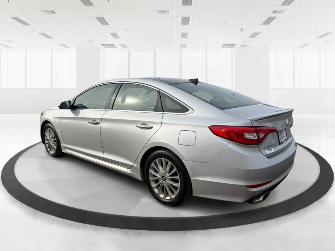 2015 Hyundai Sonata Limited (5NPE34AF8FH) with an 2.4L I-4 gasoline direct injection engine, located at 8750 N County Rd 25A, Piqua, OH, 45356, (937) 908-9800, 40.164391, -84.232513 - Are you in the market for a dependable vehicle that perfectly balances comfort, style, and performance? Look no further than the 2015 Hyundai Sonata Limited, available now at Advantage Car and Credit - Piqua. Whether you're commuting to work, running errands around town, or planning a family road tr - Photo#4