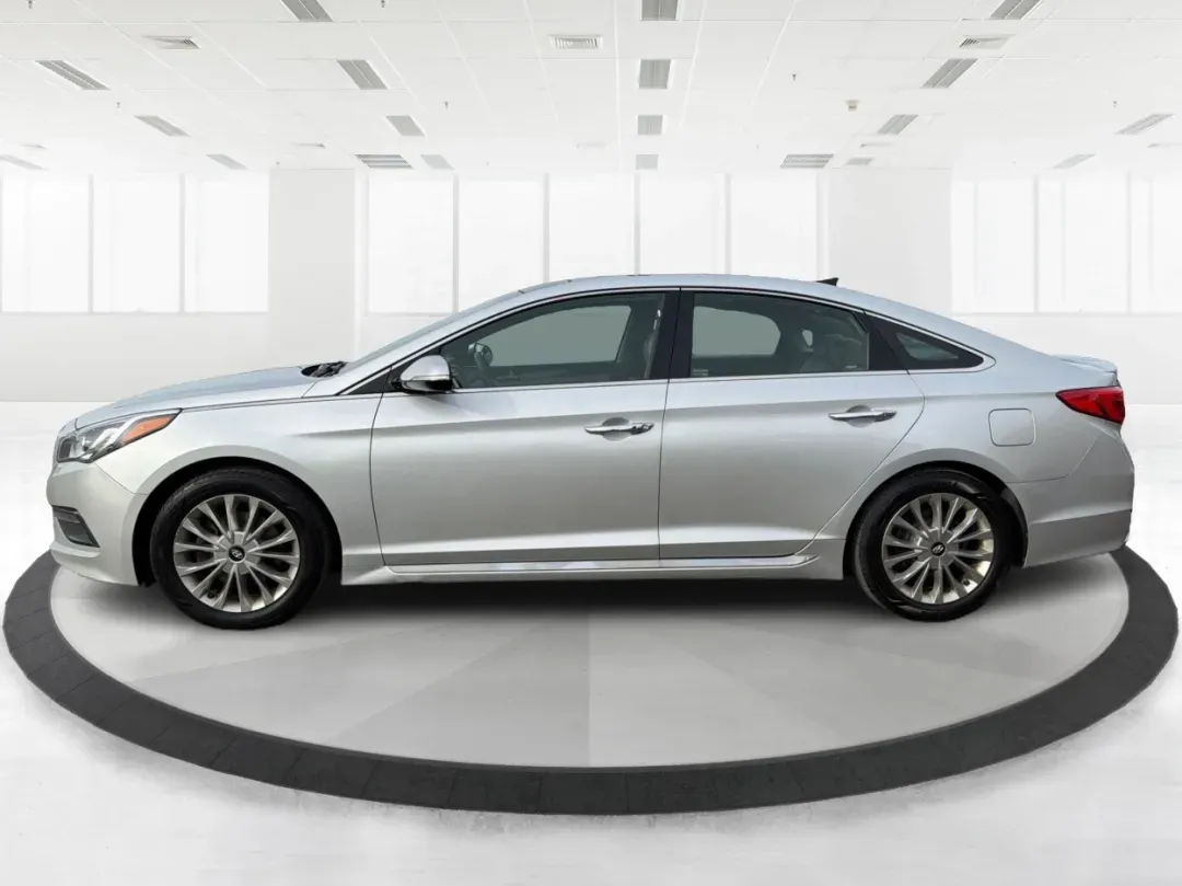 2015 Hyundai Sonata Limited (5NPE34AF8FH) with an 2.4L I-4 gasoline direct injection engine, located at 8750 N County Rd 25A, Piqua, OH, 45356, (937) 908-9800, 40.164391, -84.232513 - Are you in the market for a dependable vehicle that perfectly balances comfort, style, and performance? Look no further than the 2015 Hyundai Sonata Limited, available now at Advantage Car and Credit - Piqua. Whether you're commuting to work, running errands around town, or planning a family road tr - Photo#5